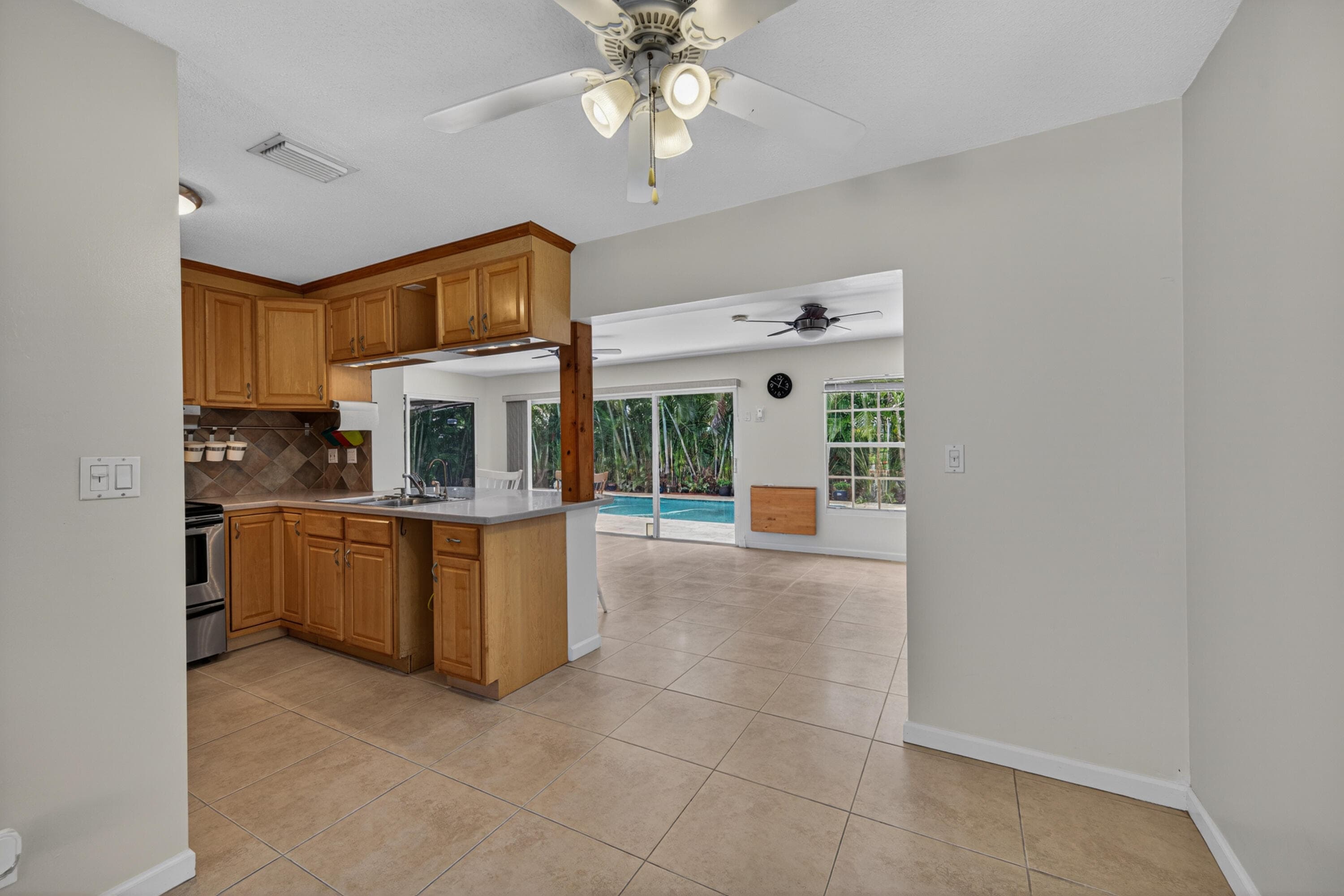 1540 40th Oakland Park FL 33334 — thumbnail 9 of 50
