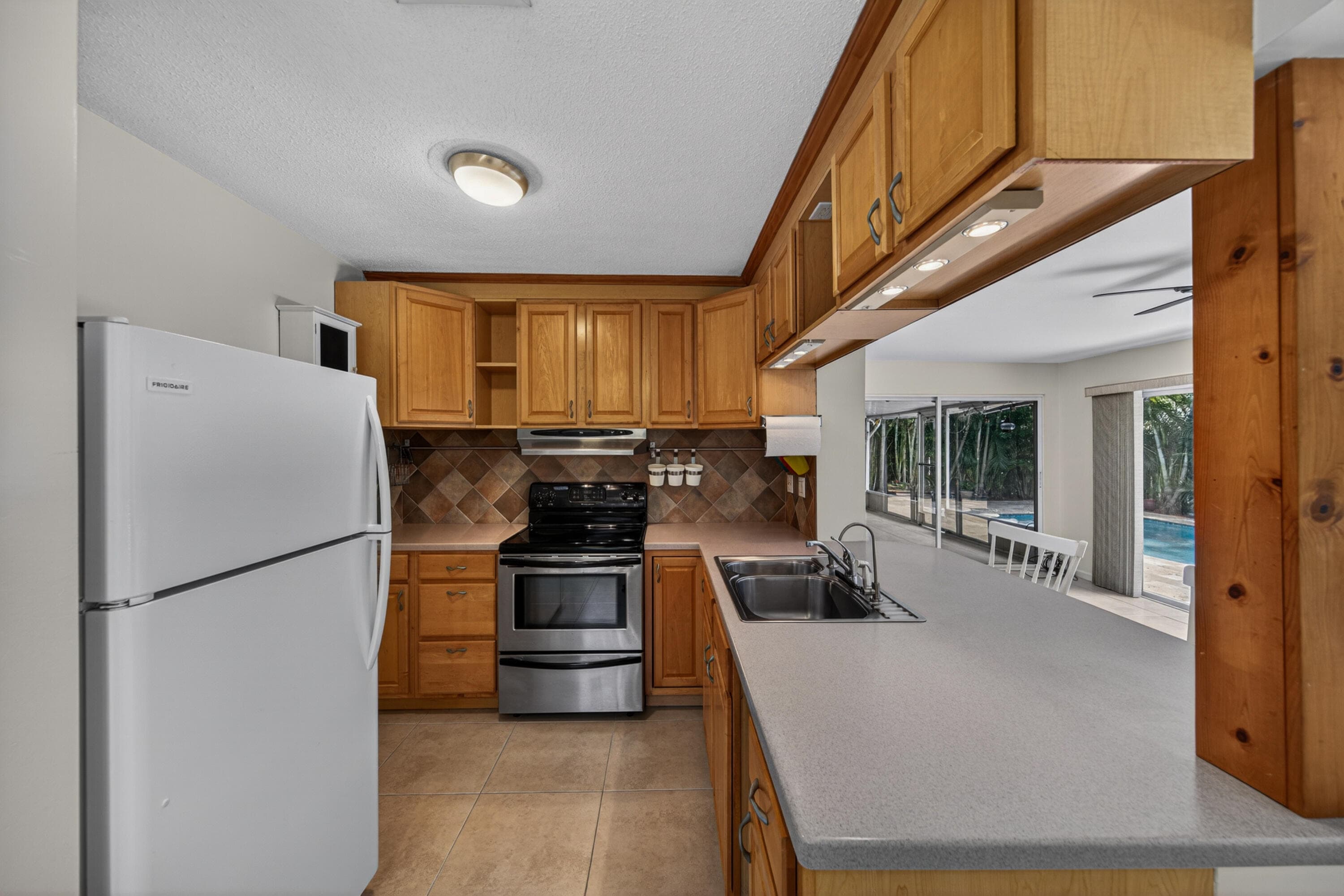 1540 40th Oakland Park FL 33334 — thumbnail 10 of 50