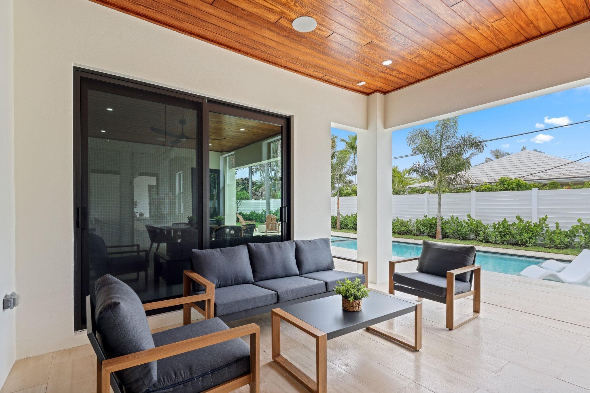 1160 Emerald Riviera Beach FL 33404 — thumbnail 16 of 87