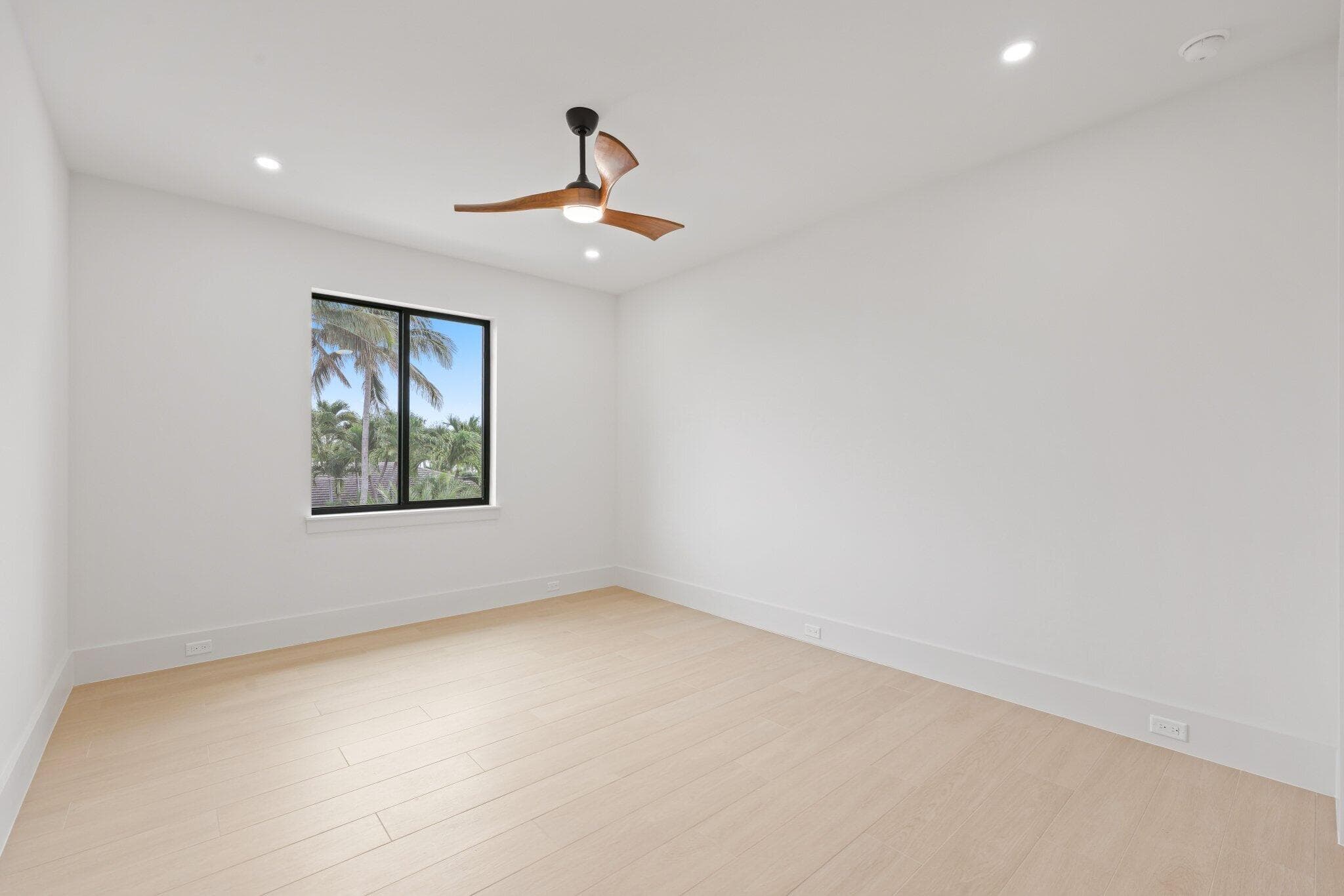 1160 Emerald Riviera Beach FL 33404 — thumbnail 44 of 87