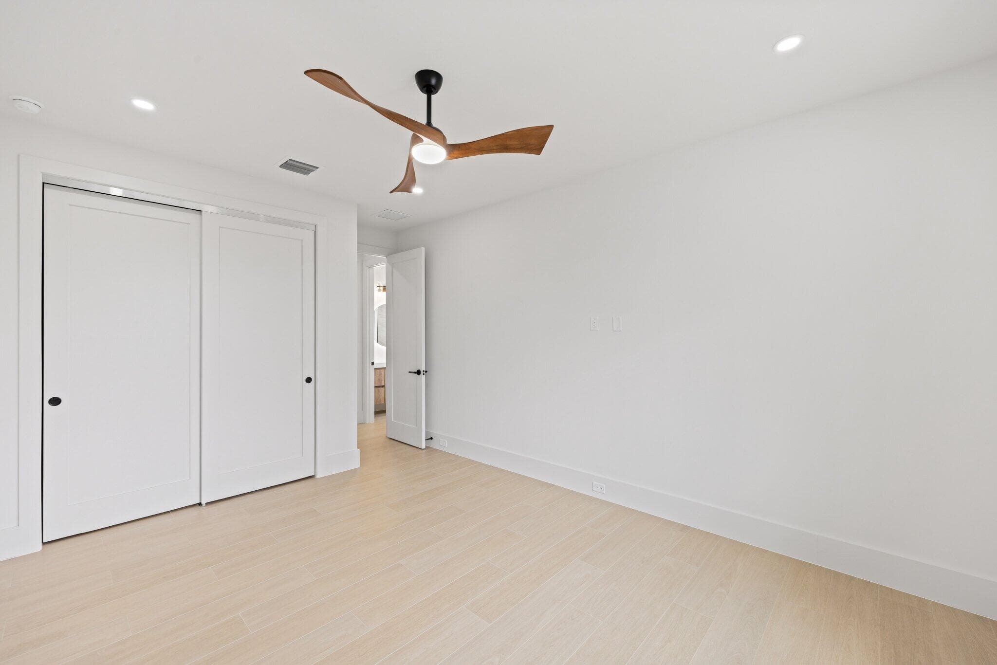 1160 Emerald Riviera Beach FL 33404 — thumbnail 46 of 87