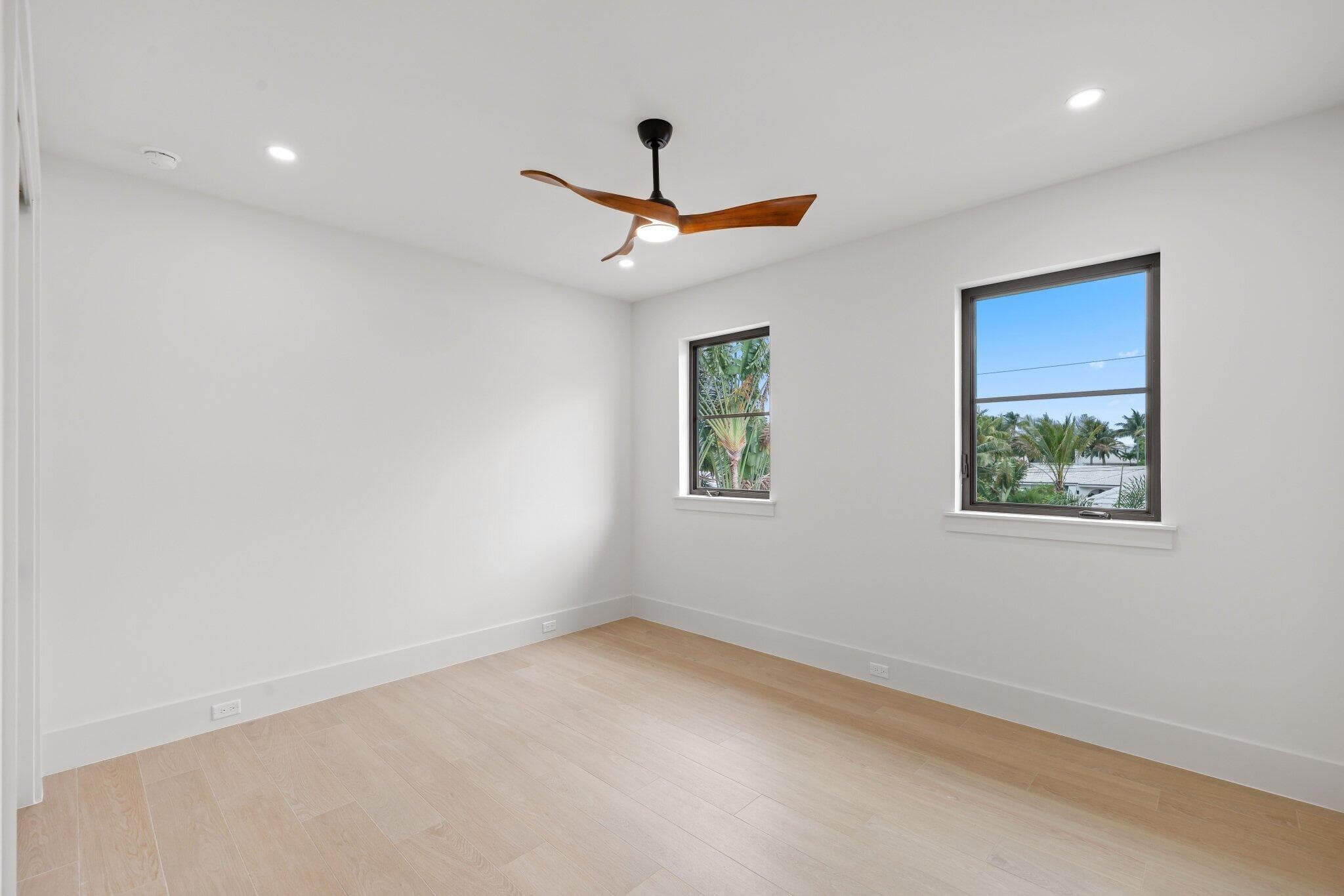 1160 Emerald Riviera Beach FL 33404 — thumbnail 50 of 87