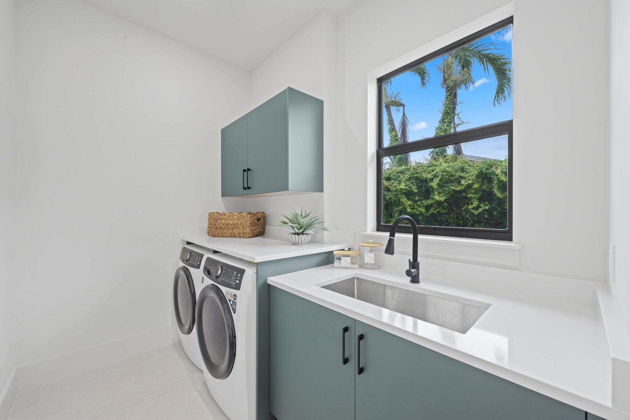 1160 Emerald Riviera Beach FL 33404 — thumbnail 40 of 87