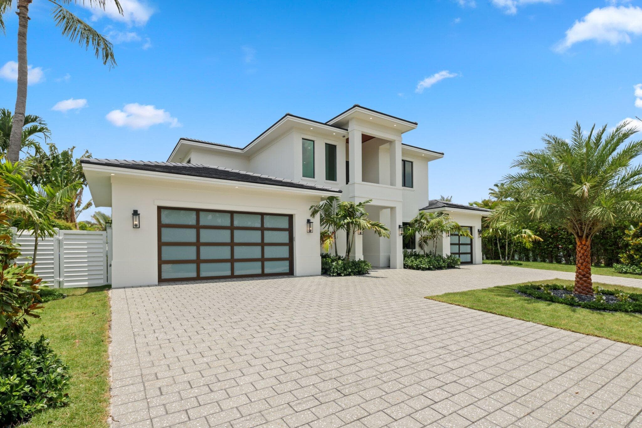 1160 Emerald Riviera Beach FL 33404 — thumbnail 10 of 87