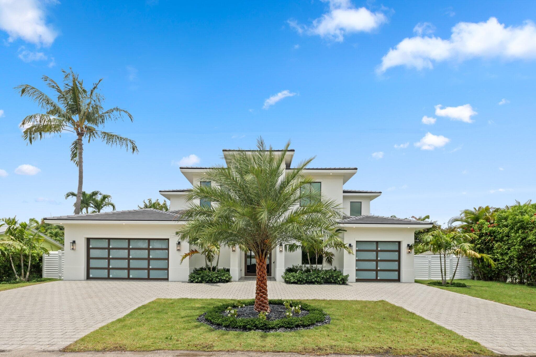 1160 Emerald Riviera Beach FL 33404 — thumbnail 3 of 87