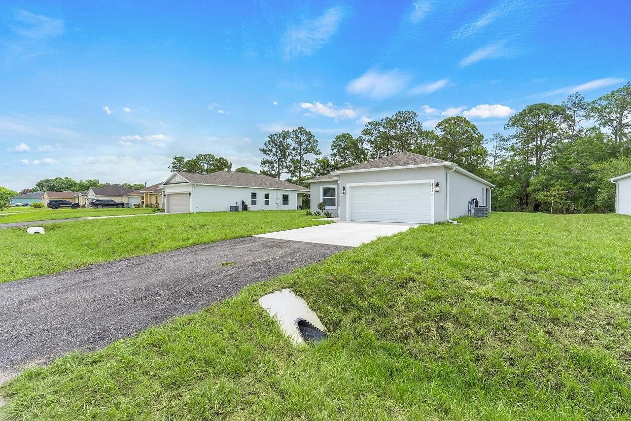 8226 104th Vero Beach FL 32967 — thumbnail 7 of 44