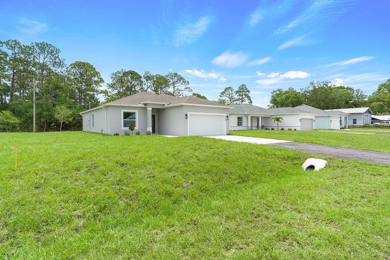 8226 104th Vero Beach FL 32967 — thumbnail 8 of 44