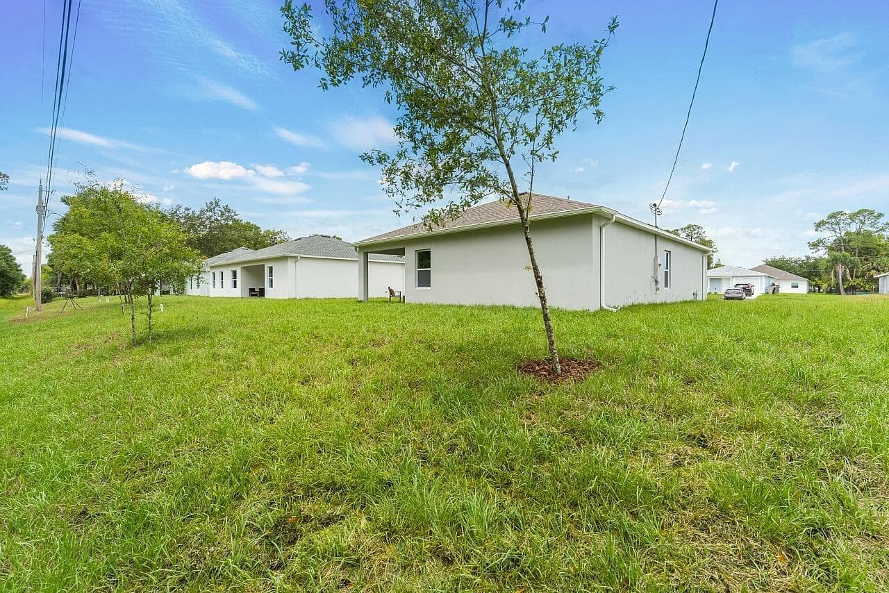 8226 104th Vero Beach FL 32967 — thumbnail 35 of 44