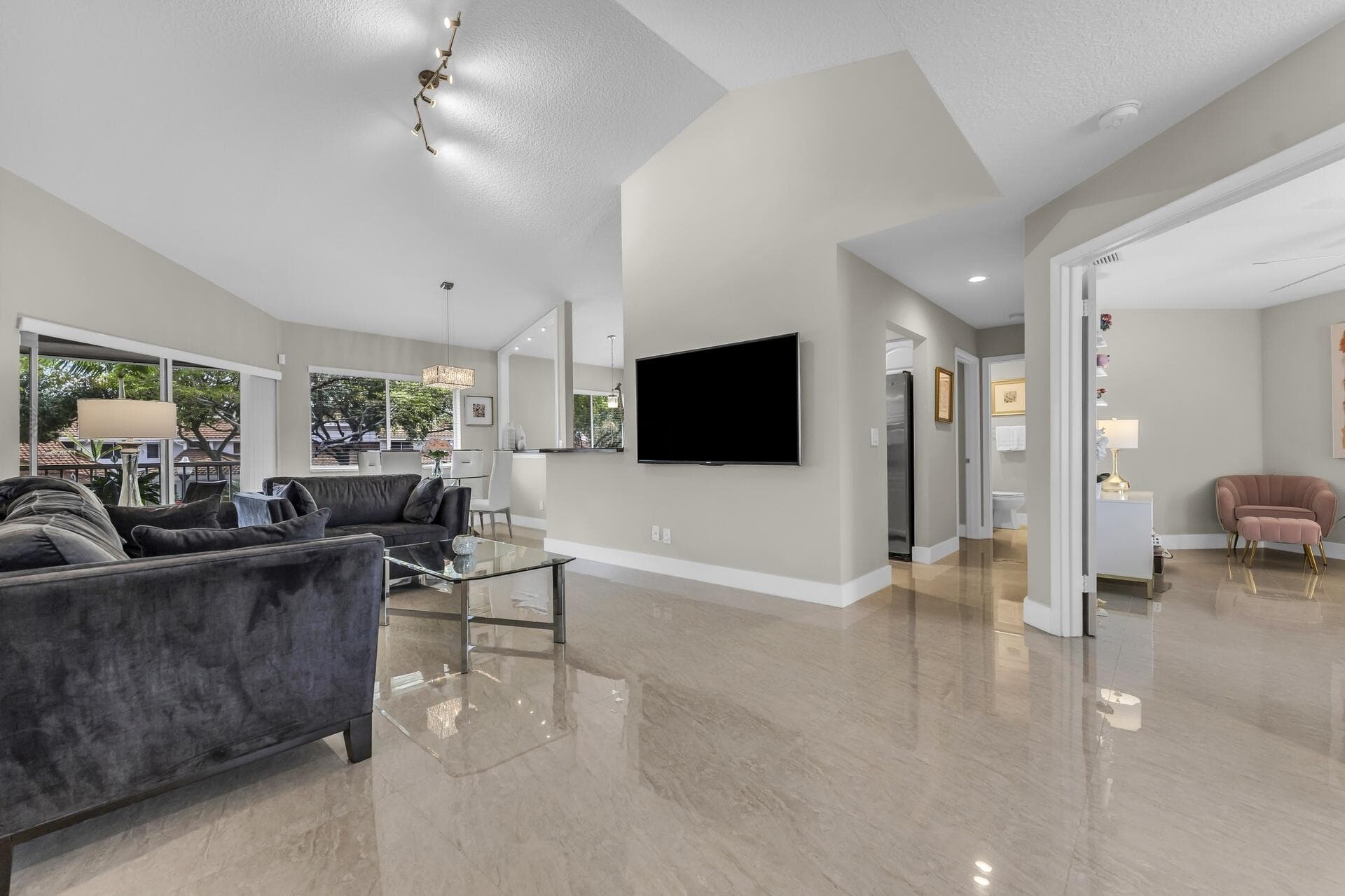 994 93rd Plantation FL 33324 — photo 1