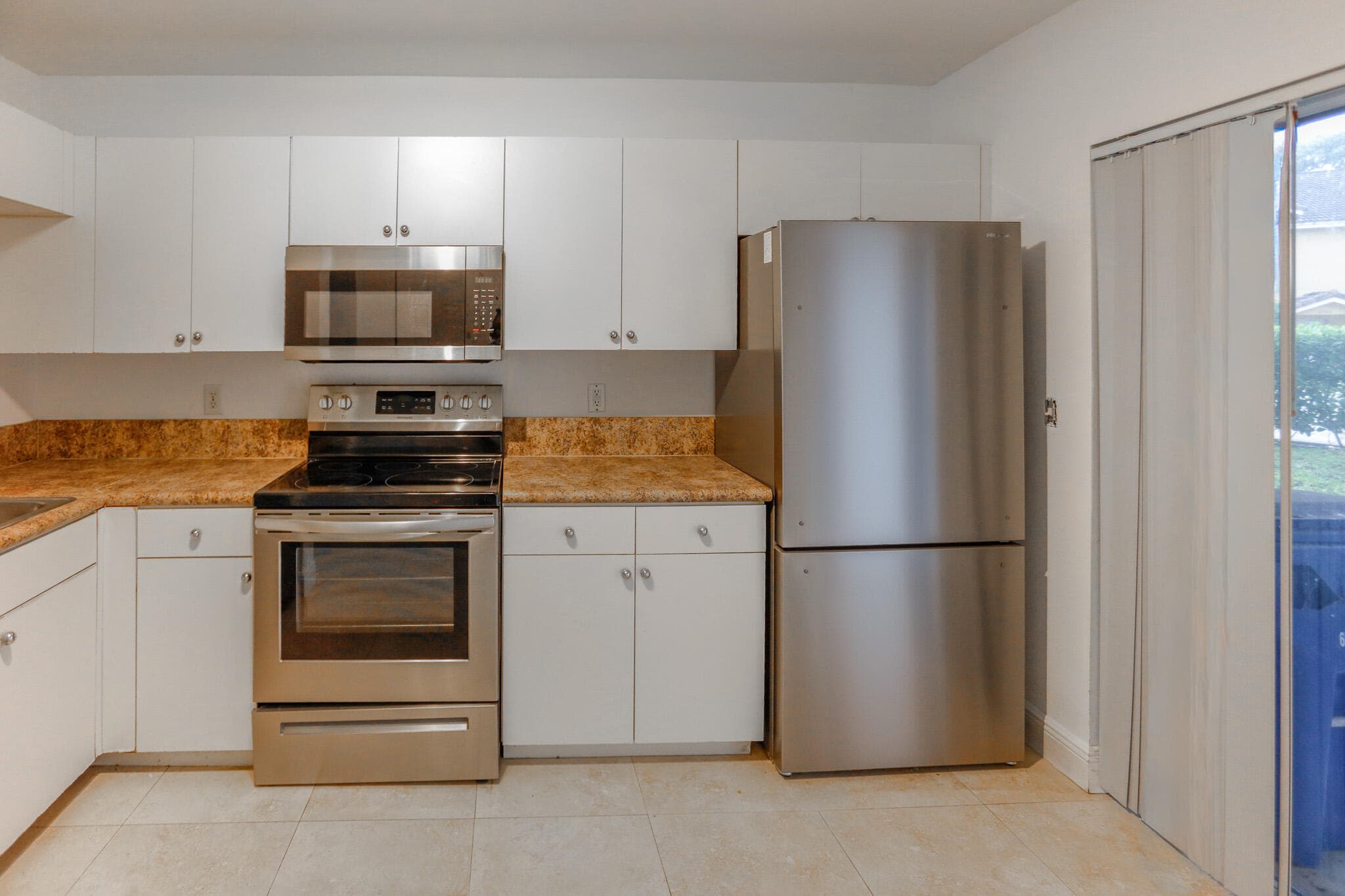 4149 67th Te #4149 Lauderhill FL 33319 — thumbnail 4 of 17