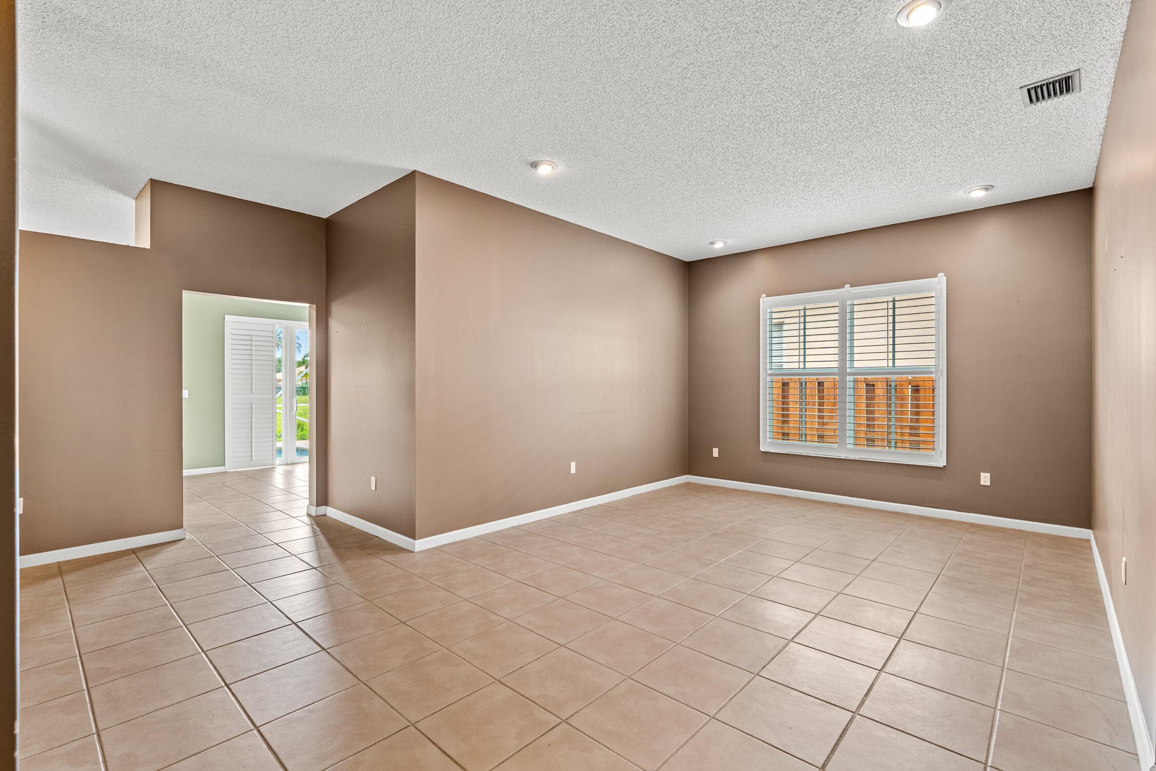 376 Royal Cove  Davie FL 33325 — thumbnail 16 of 63