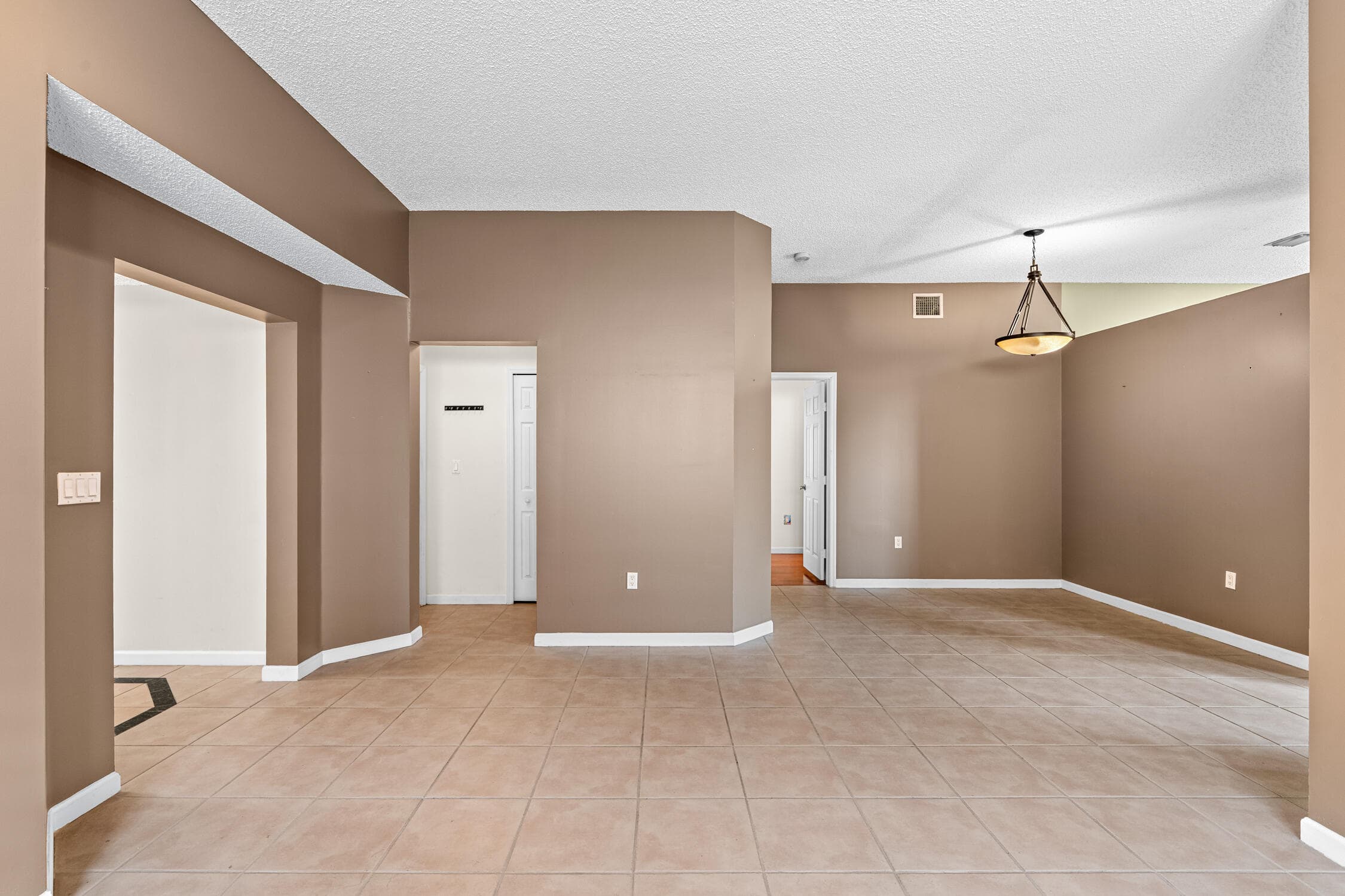 376 Royal Cove  Davie FL 33325 — thumbnail 14 of 63