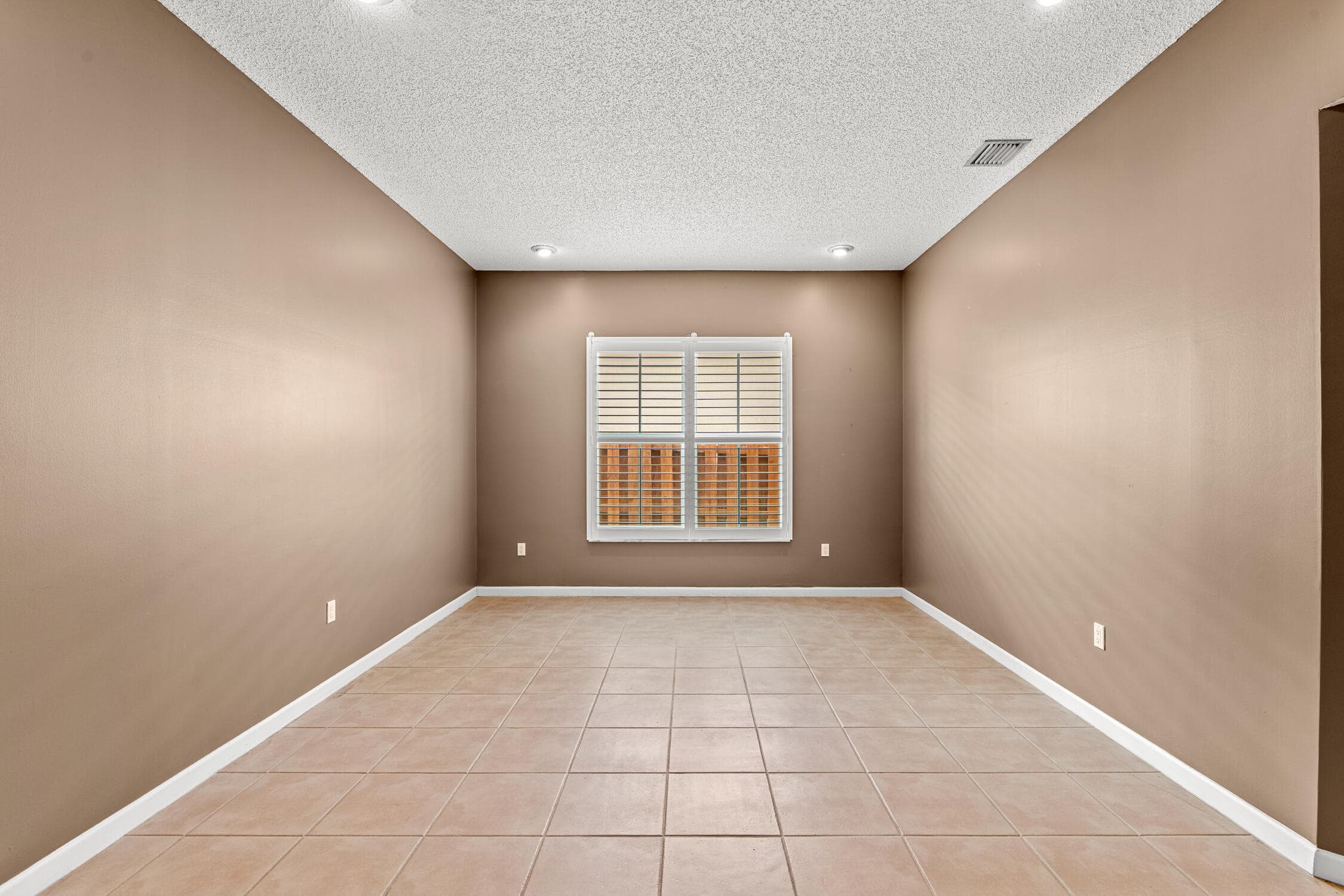 376 Royal Cove  Davie FL 33325 — thumbnail 11 of 63