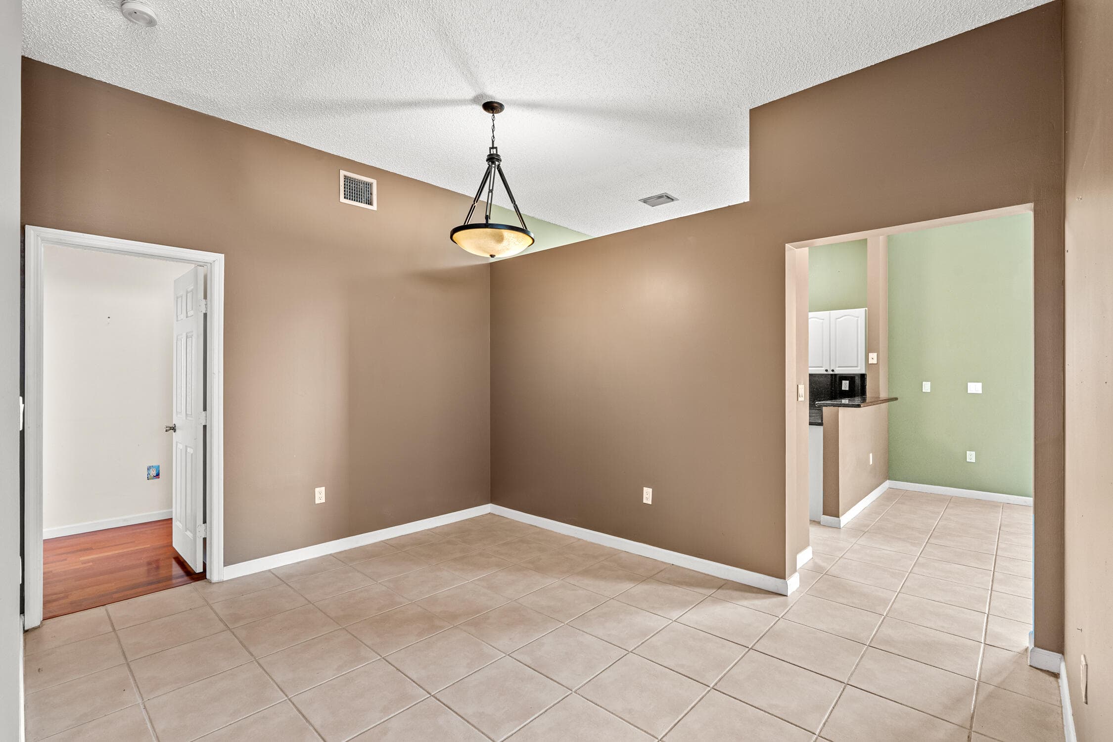 376 Royal Cove  Davie FL 33325 — thumbnail 13 of 63