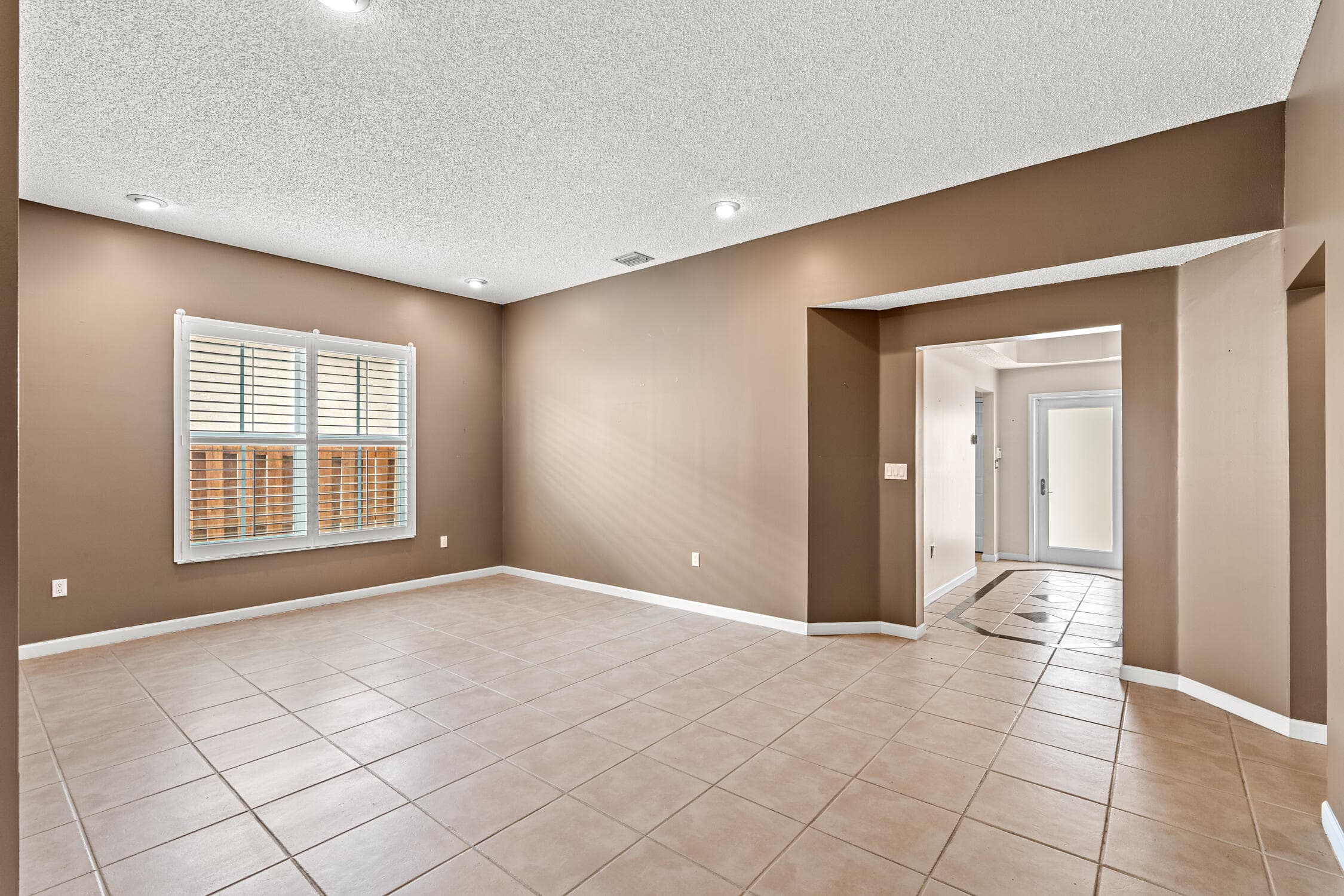 376 Royal Cove  Davie FL 33325 — thumbnail 17 of 63