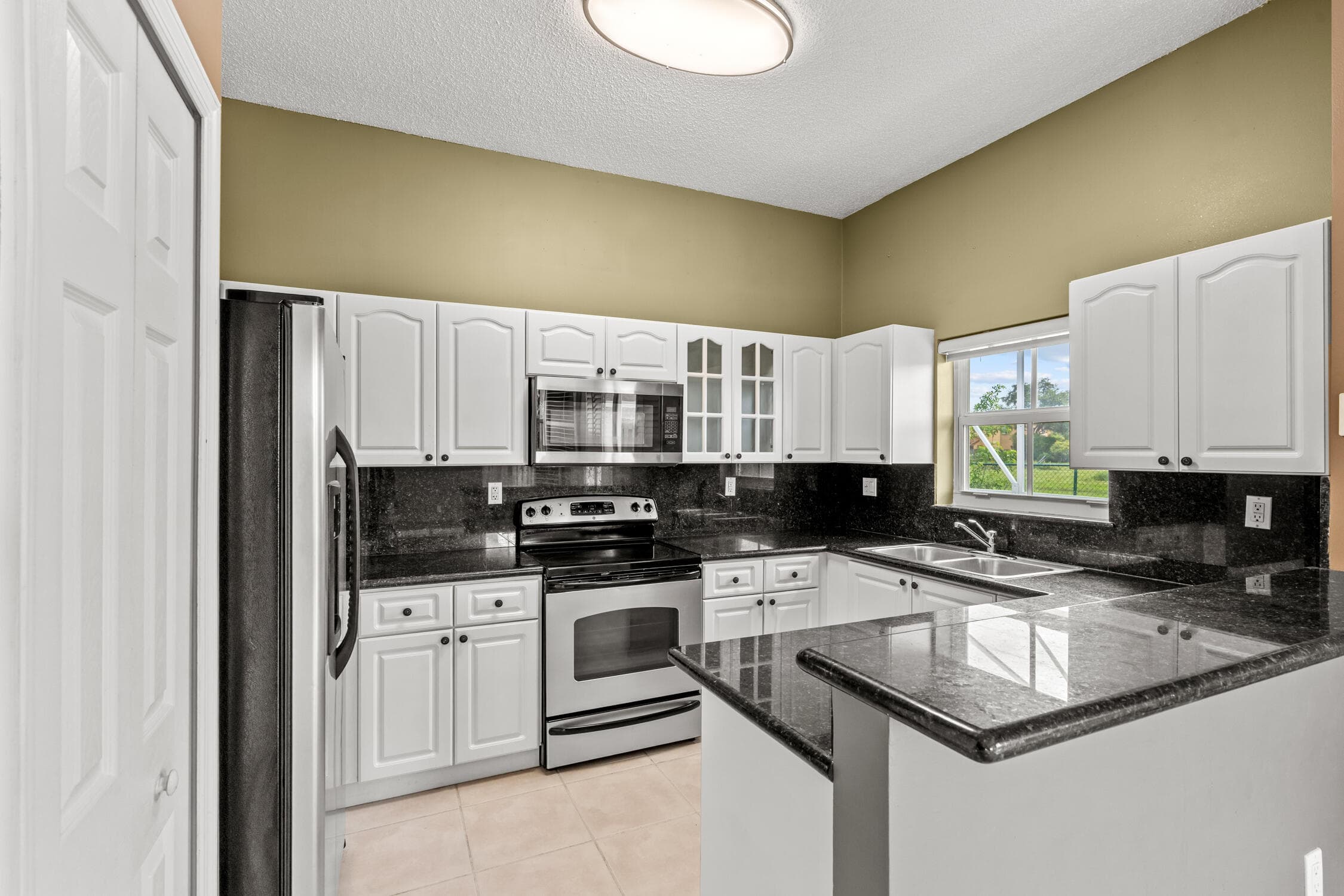 376 Royal Cove  Davie FL 33325 — thumbnail 22 of 63
