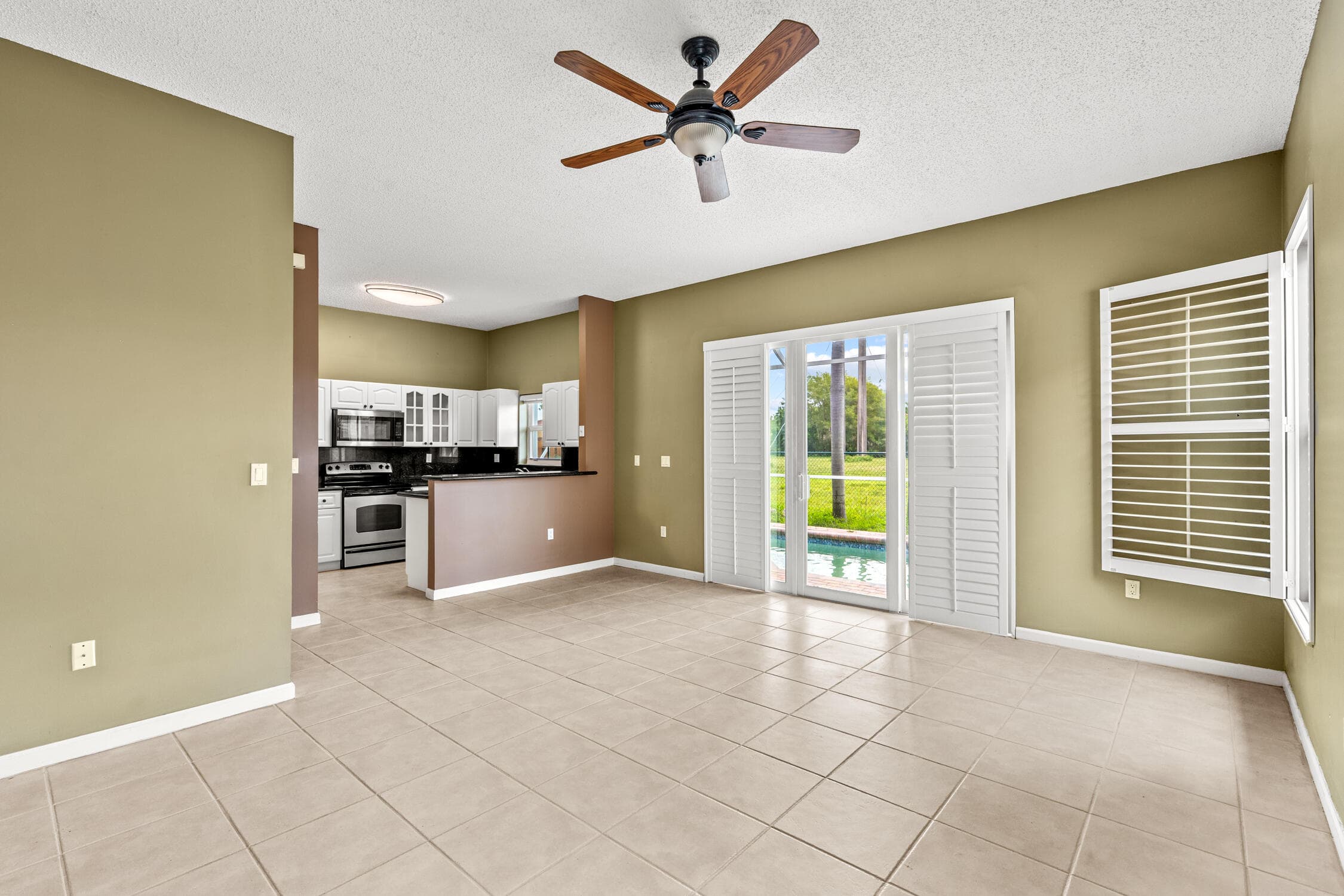376 Royal Cove  Davie FL 33325 — thumbnail 25 of 63