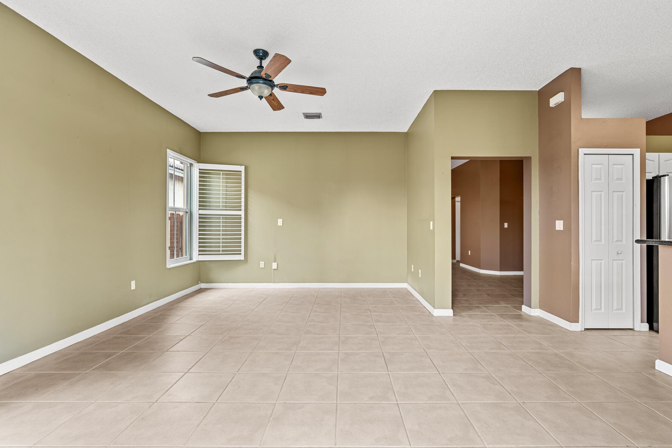 376 Royal Cove  Davie FL 33325 — thumbnail 27 of 63