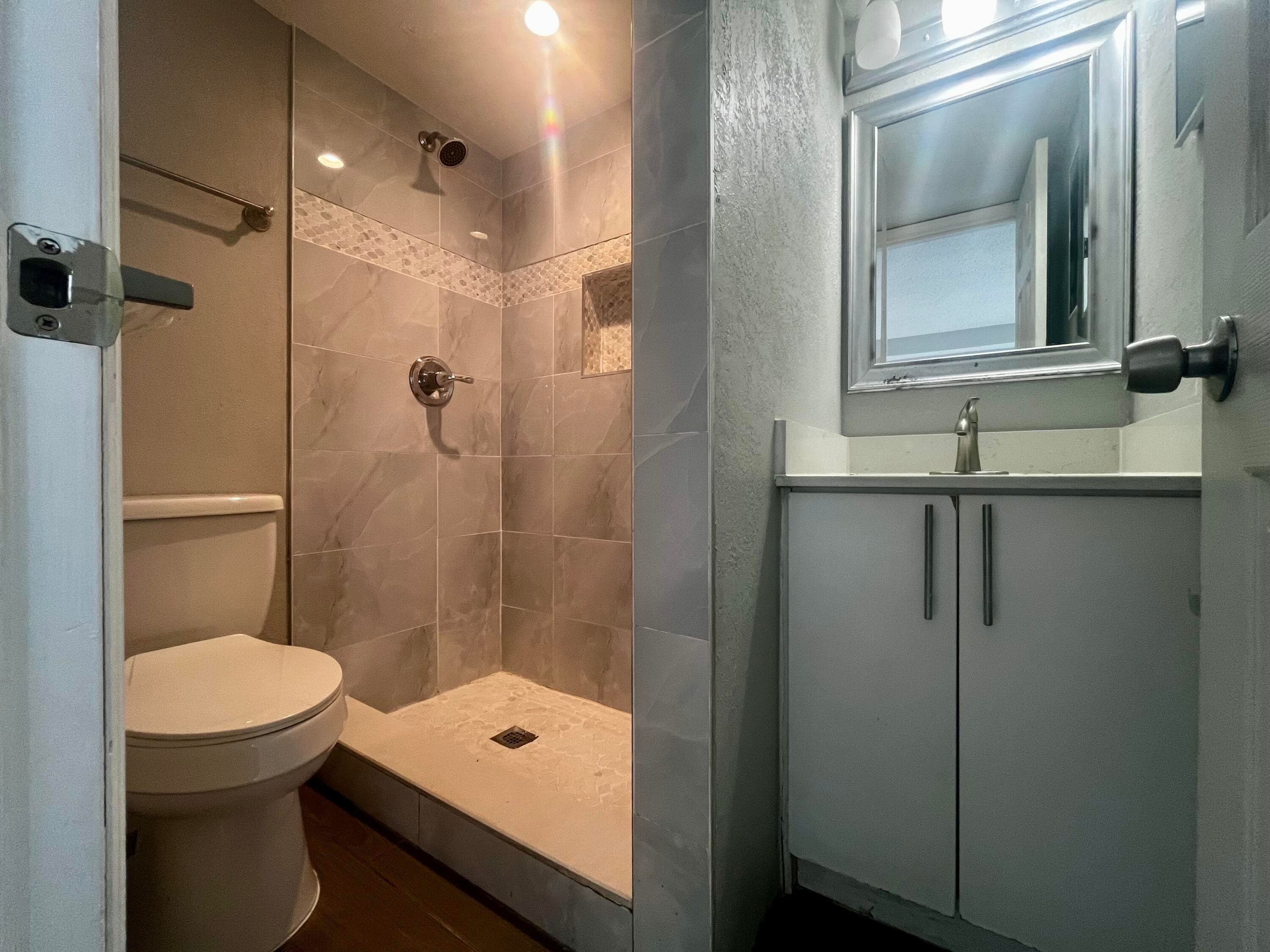 3901 36th #D204 West Palm Beach FL 33407 — thumbnail 9 of 13