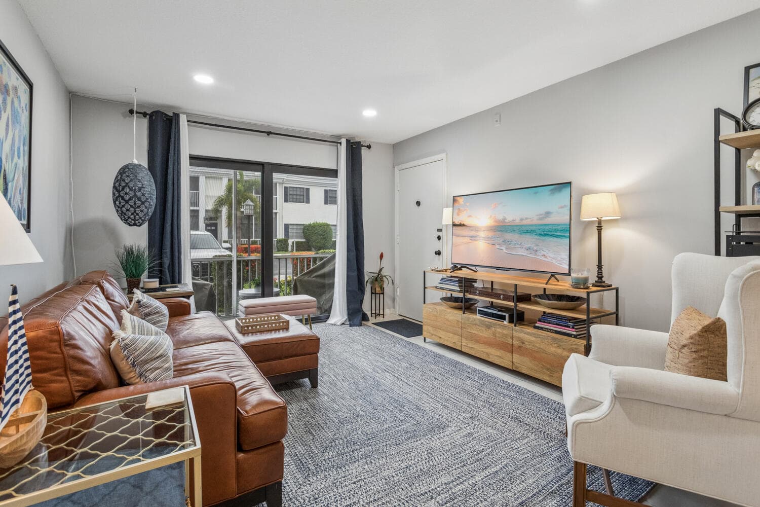 160 Cypress Club #Unit 612 Pompano Beach FL 33060 — thumbnail 6 of 40