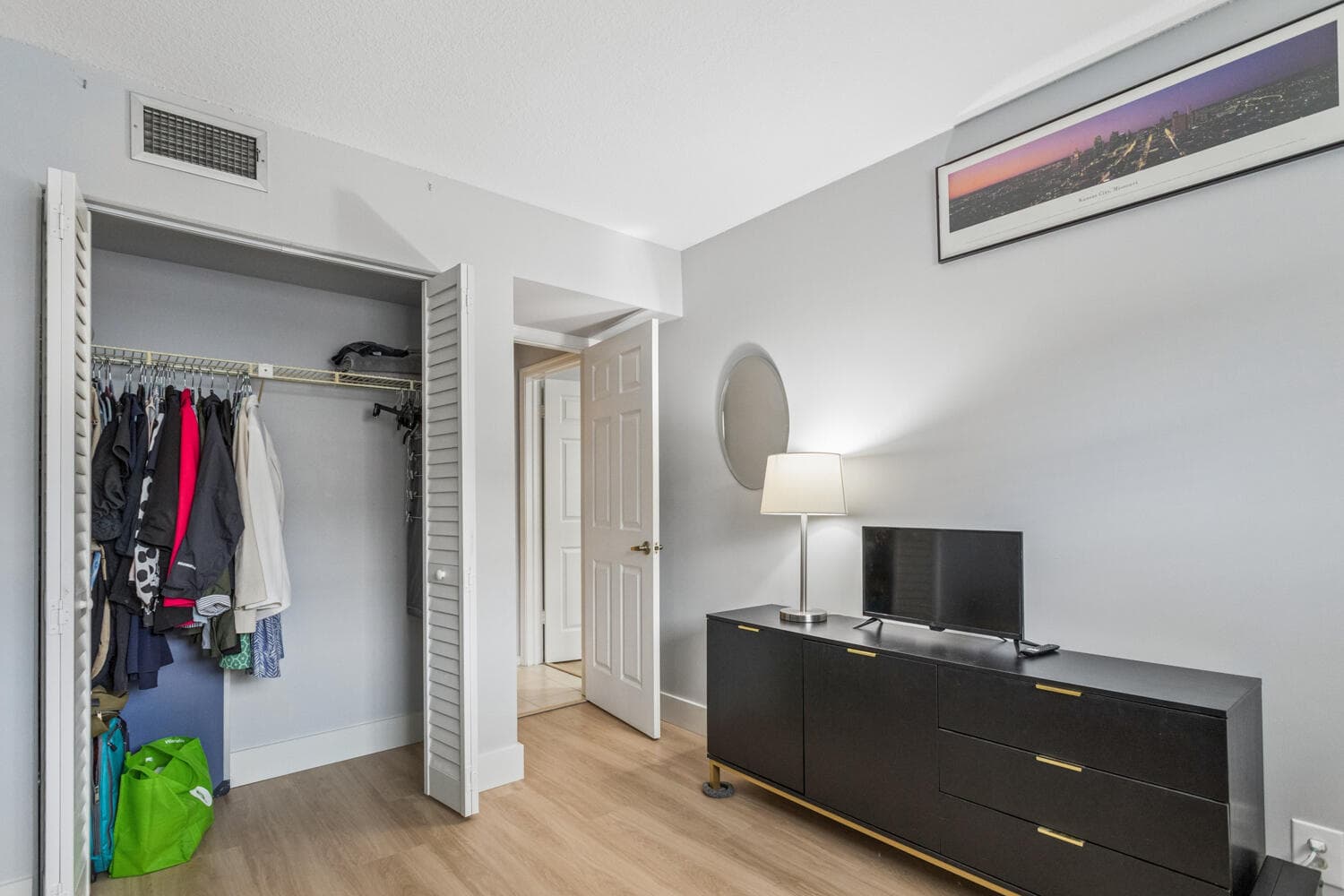 160 Cypress Club #Unit 612 Pompano Beach FL 33060 — thumbnail 17 of 40