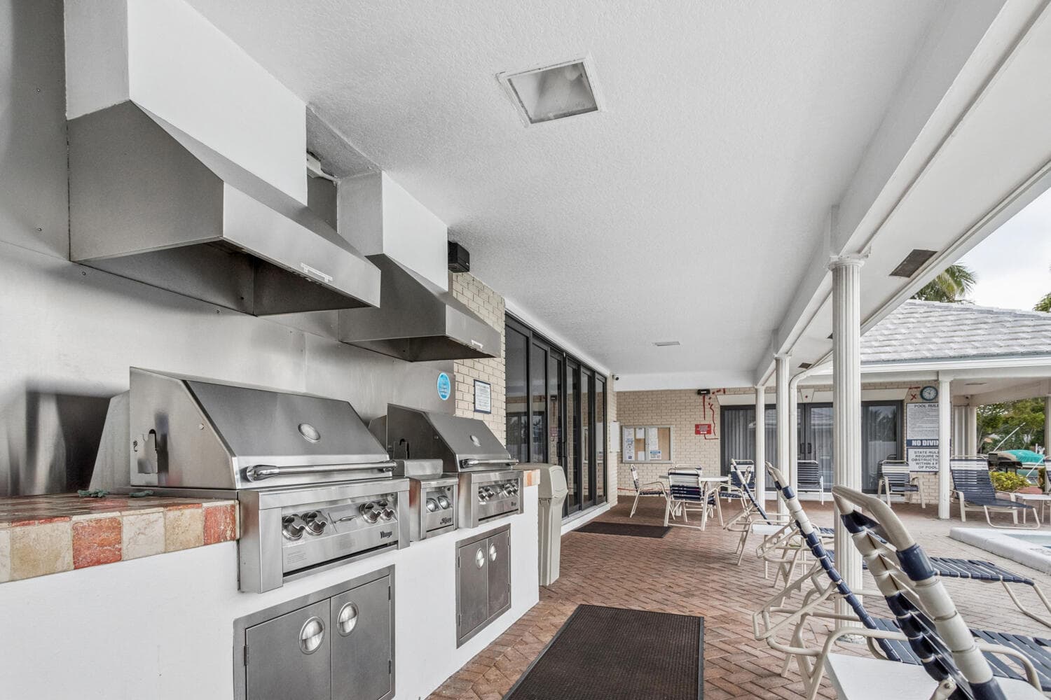 160 Cypress Club #Unit 612 Pompano Beach FL 33060 — thumbnail 31 of 40