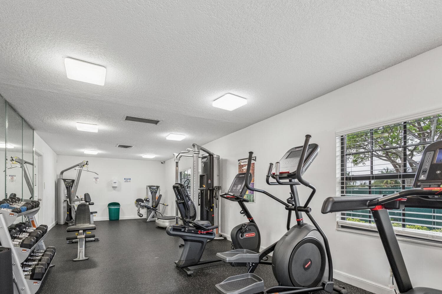 160 Cypress Club #Unit 612 Pompano Beach FL 33060 — thumbnail 29 of 40