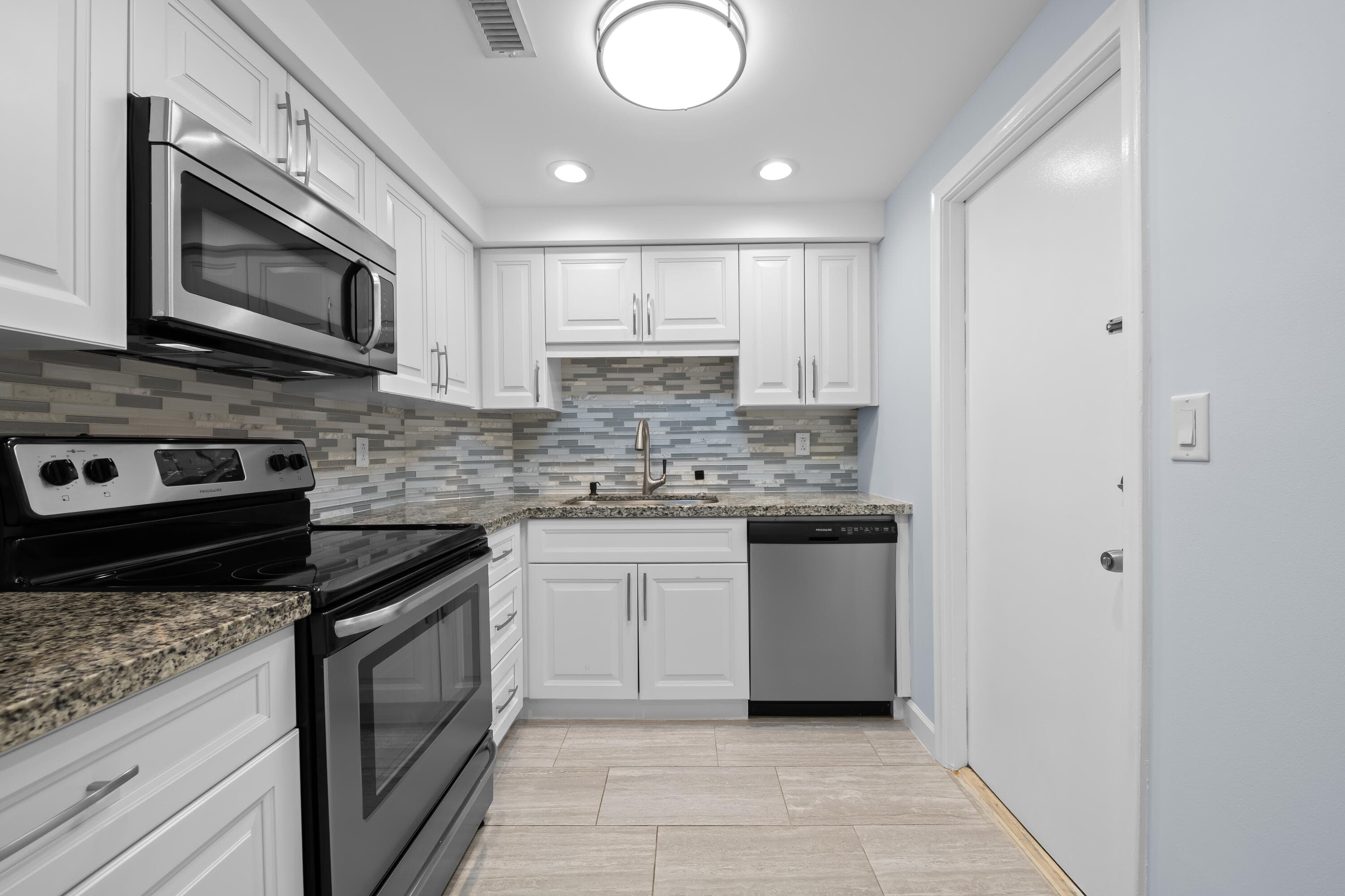 9 19th #C110 Wilton Manors FL 33305 — thumbnail 3 of 20