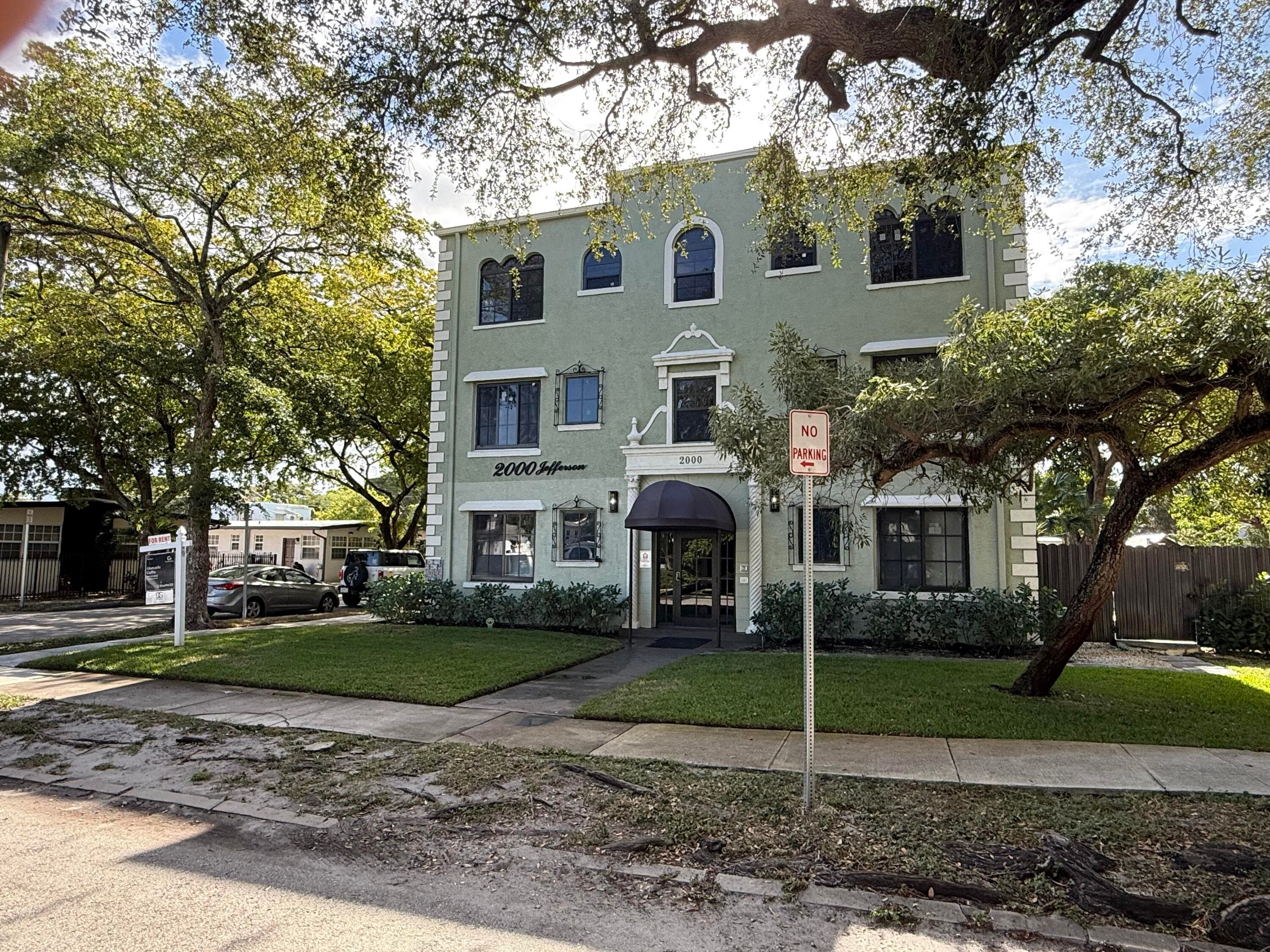 2000 Jefferson #15 Hollywood FL 33020 — thumbnail 3 of 16