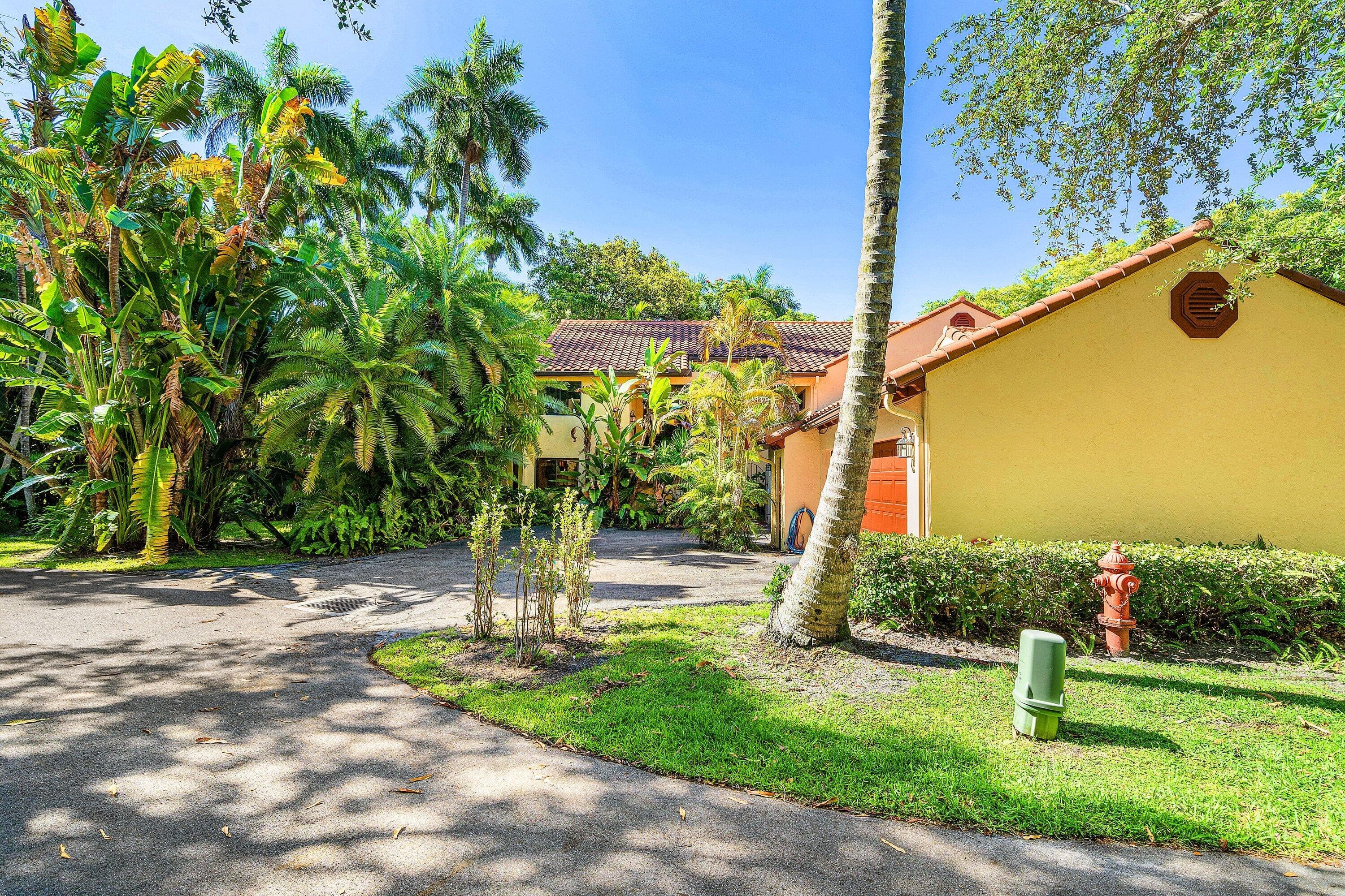 16 Via Lago Boynton Beach FL 33435 — thumbnail 4 of 46