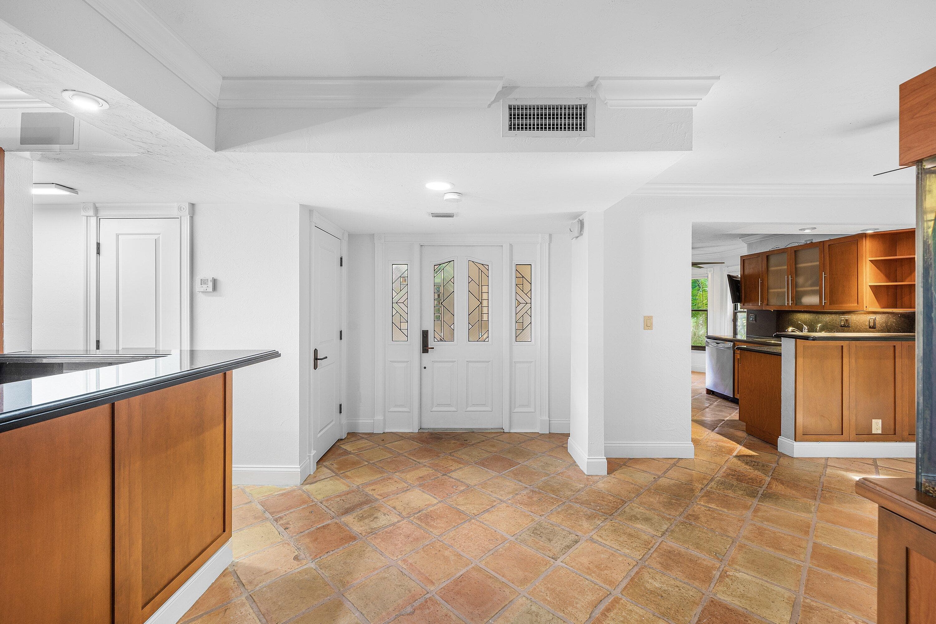 16 Via Lago Boynton Beach FL 33435 — thumbnail 7 of 46
