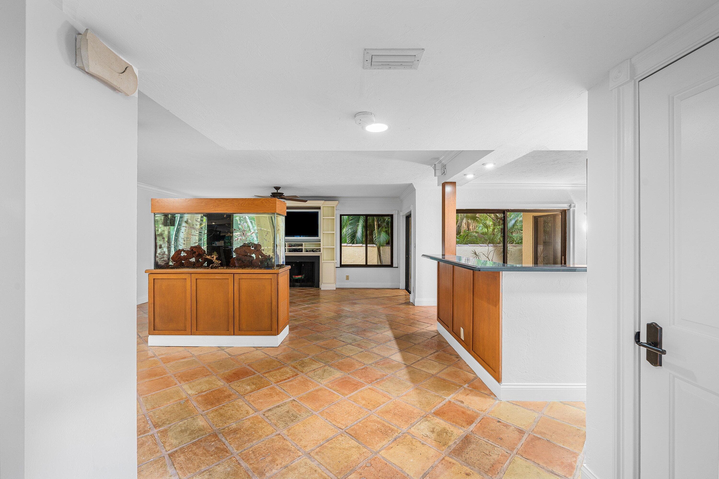 16 Via Lago Boynton Beach FL 33435 — thumbnail 8 of 46