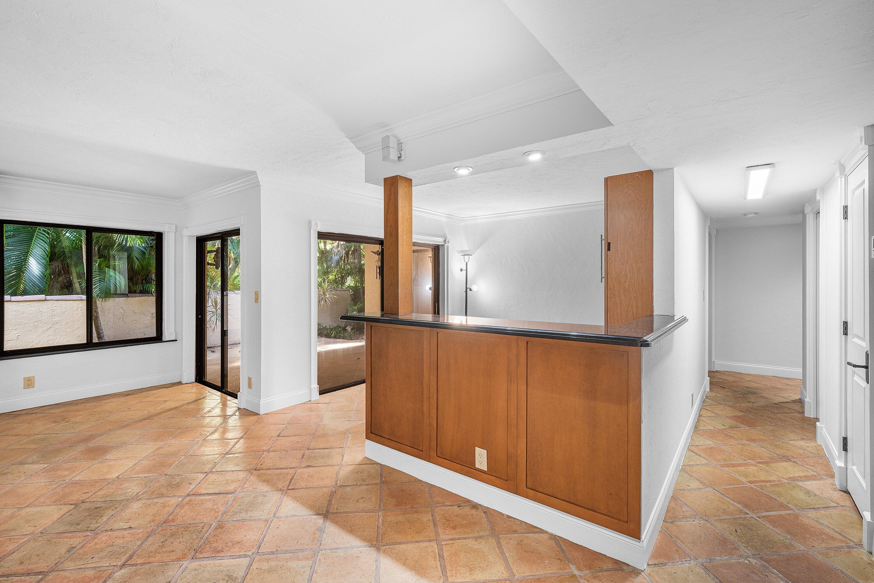 16 Via Lago Boynton Beach FL 33435 — thumbnail 9 of 46