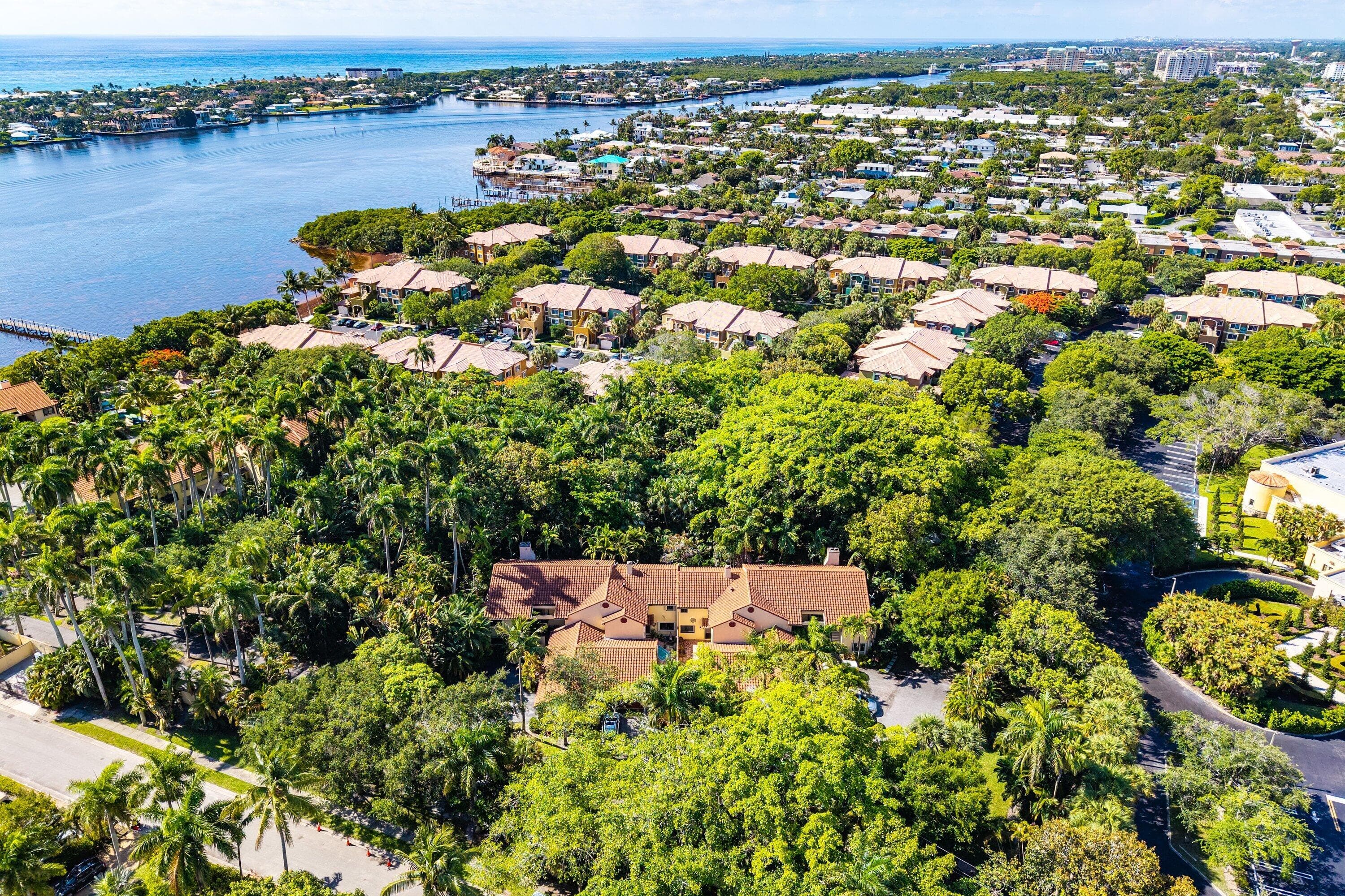 16 Via Lago Boynton Beach FL 33435 — thumbnail 41 of 46