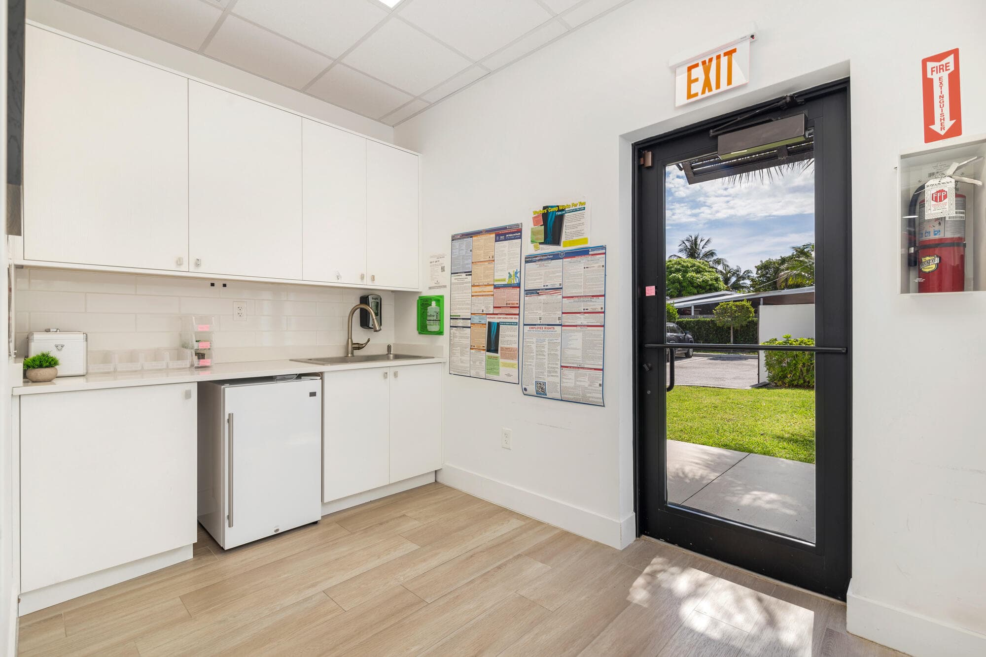 6500 Dixie #C West Palm Beach FL 33405 — thumbnail 18 of 28