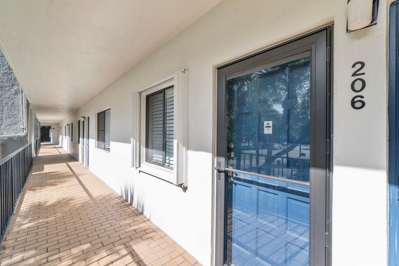 4832 Esedra #206 Lake Worth FL 33467 — thumbnail 7 of 35