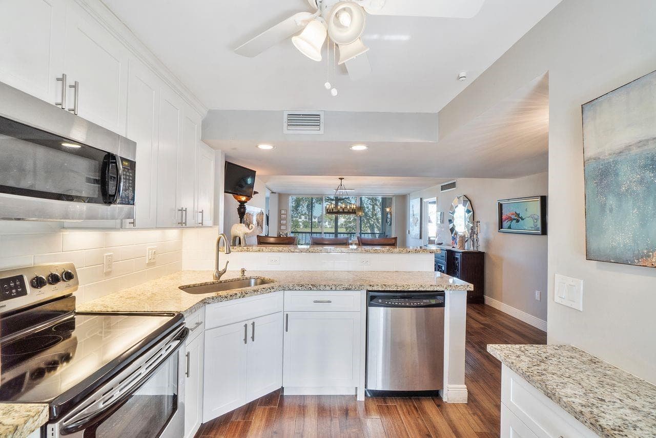 4832 Esedra #206 Lake Worth FL 33467 — thumbnail 4 of 35