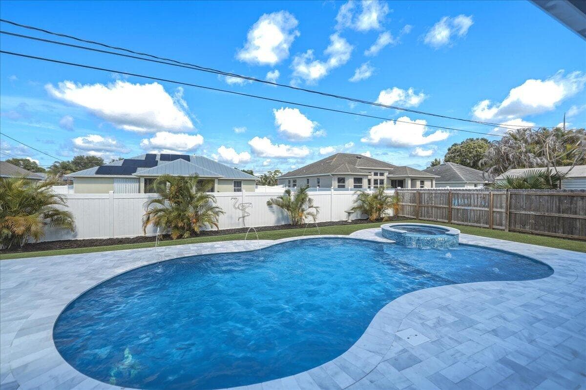 2142 Pruitt Port St. Lucie FL 34953 — thumbnail 3 of 37