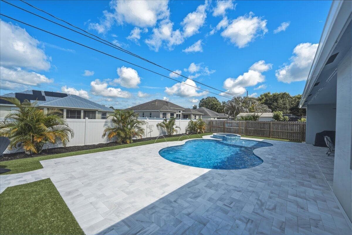 2142 Pruitt Port St. Lucie FL 34953 — thumbnail 32 of 37