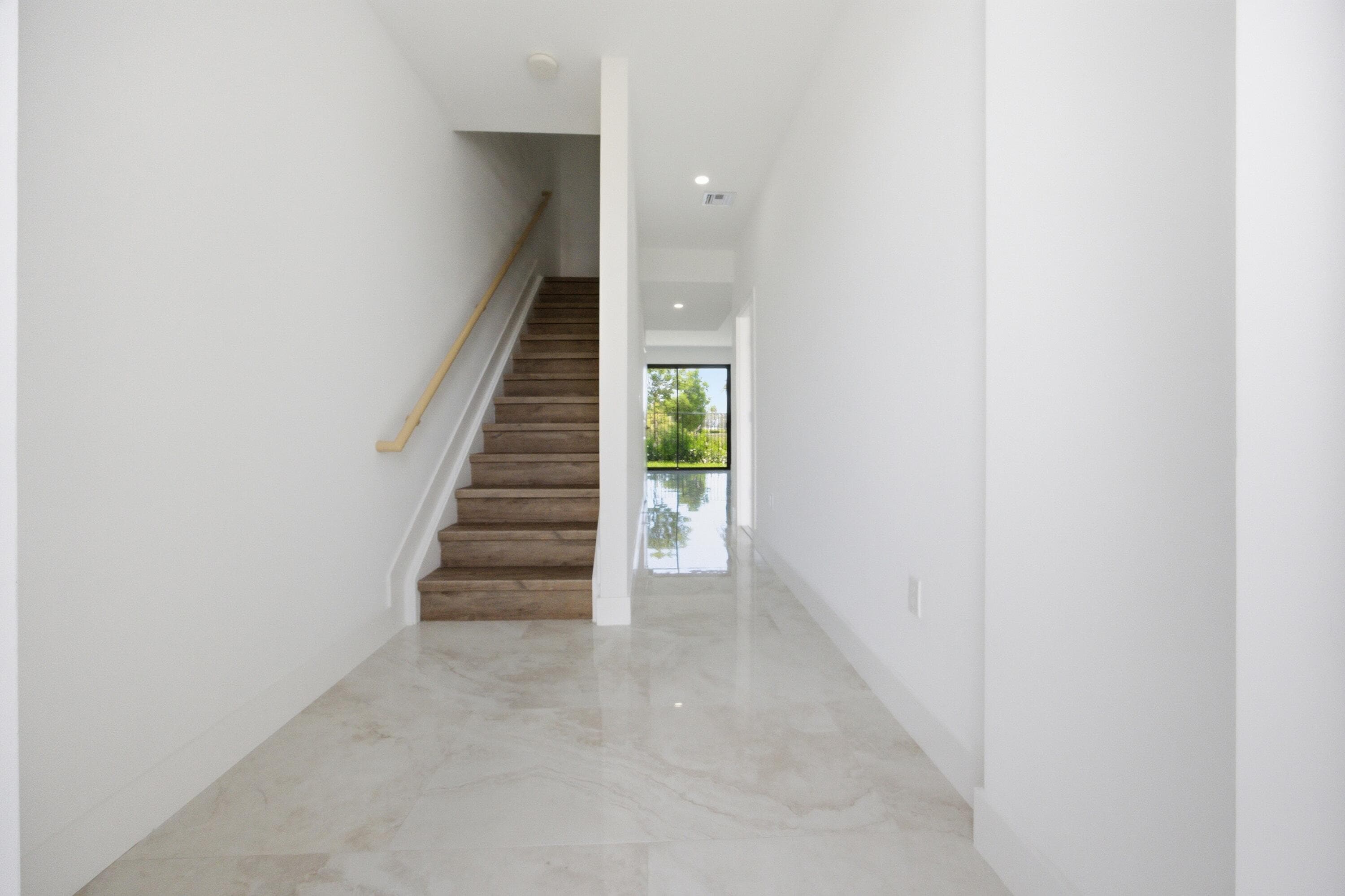 1546 1st Pompano Beach FL 33060 — thumbnail 4 of 28