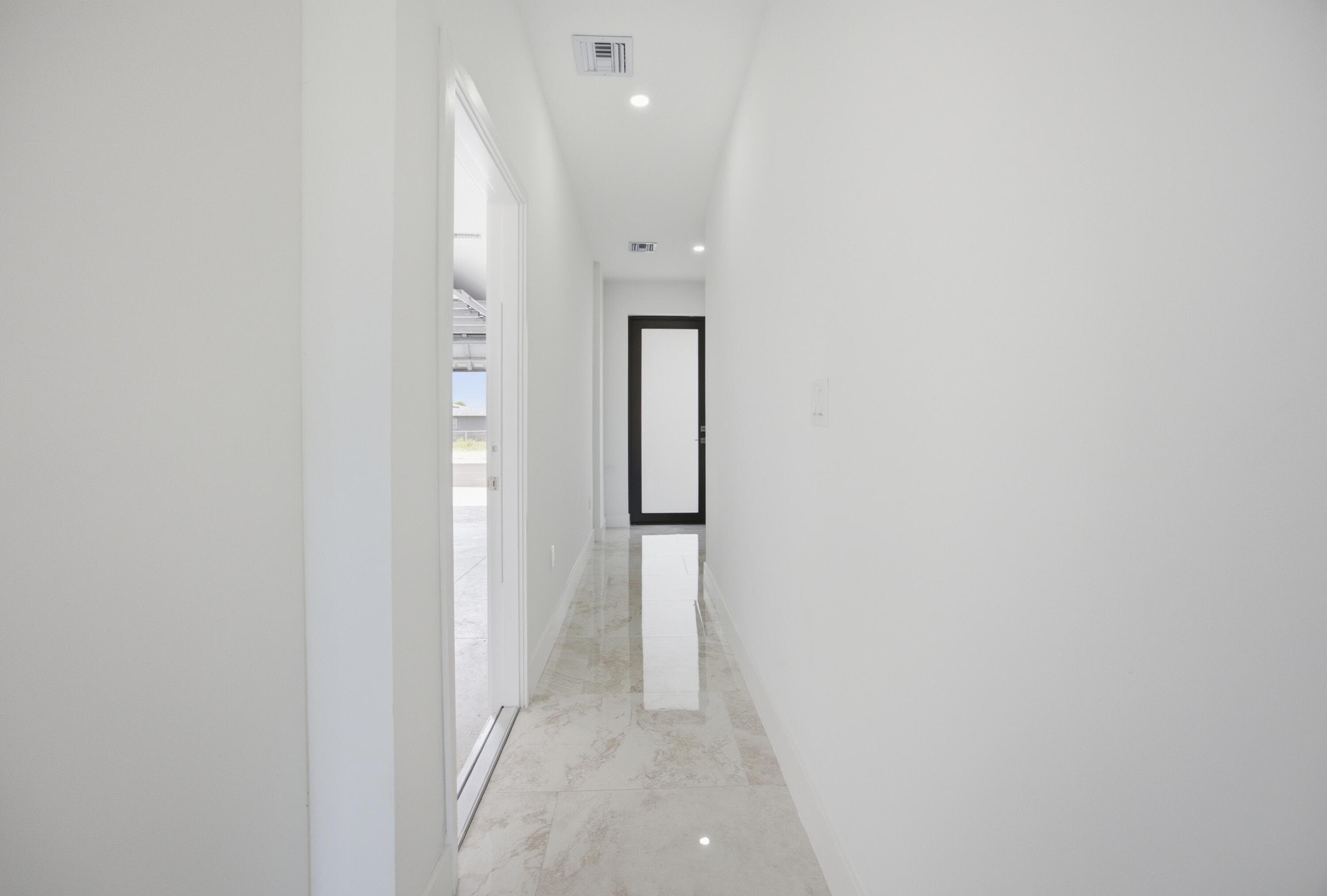 1546 1st Pompano Beach FL 33060 — thumbnail 5 of 28