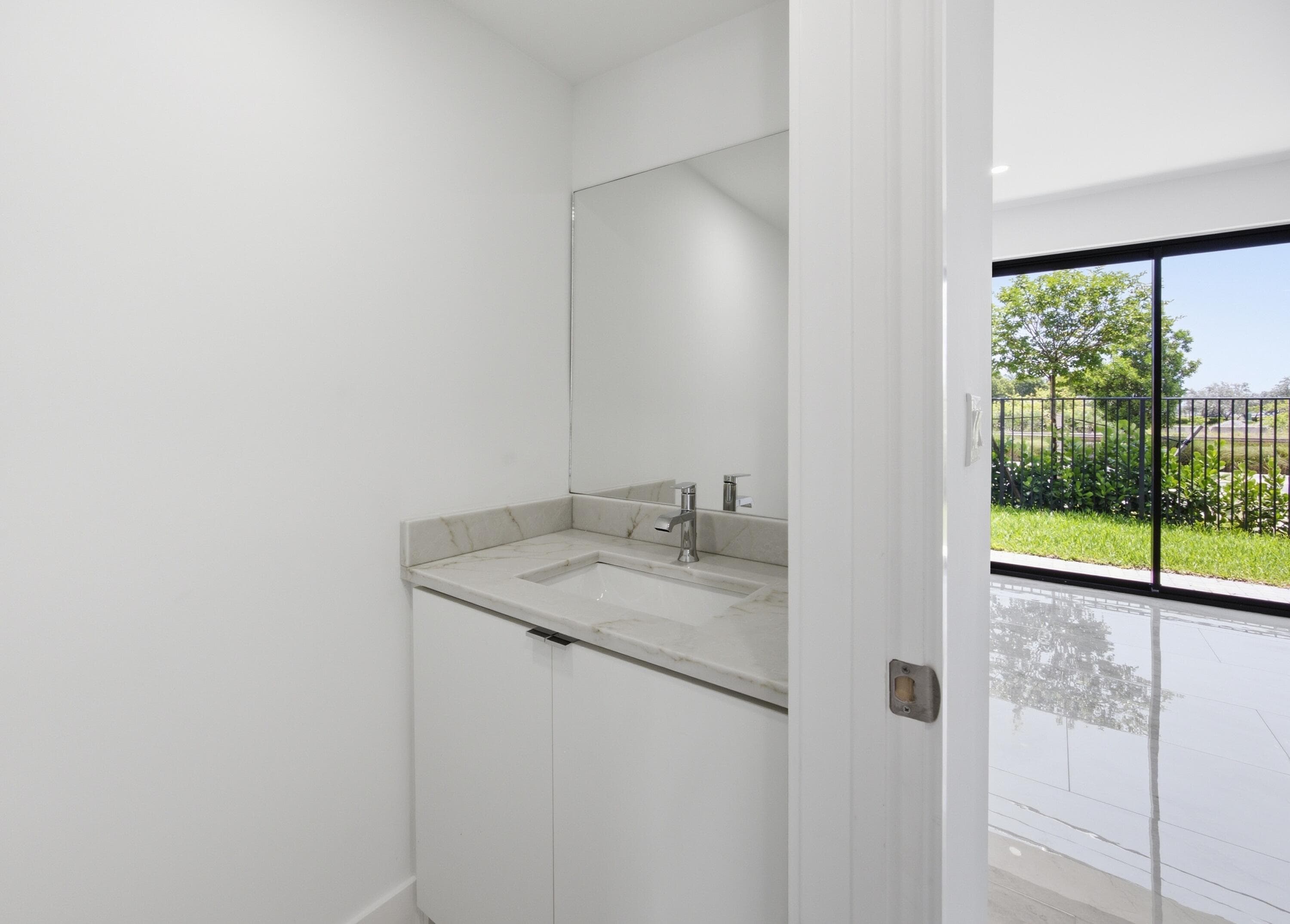 1546 1st Pompano Beach FL 33060 — thumbnail 10 of 28
