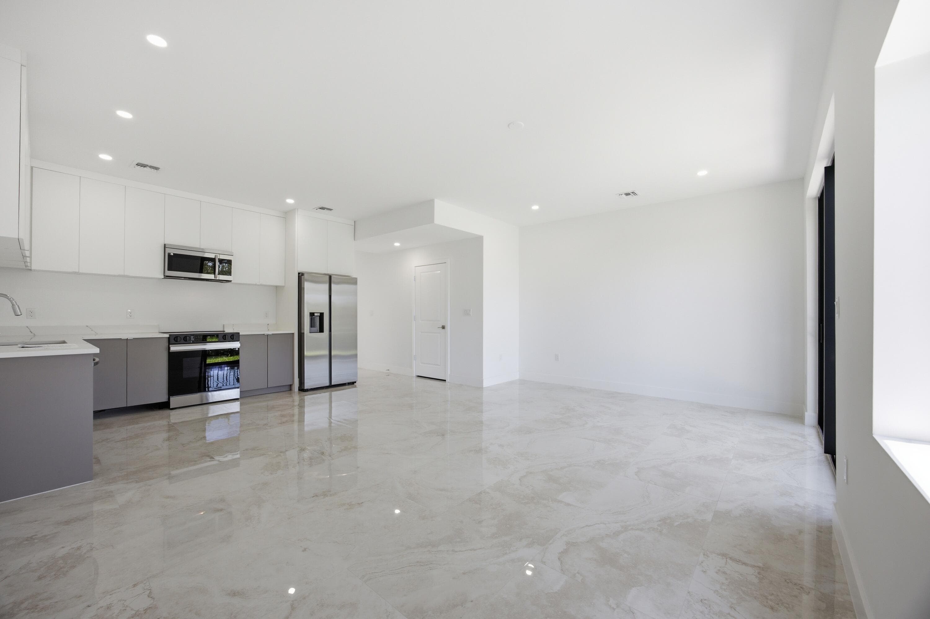 1546 1st Pompano Beach FL 33060 — thumbnail 7 of 28