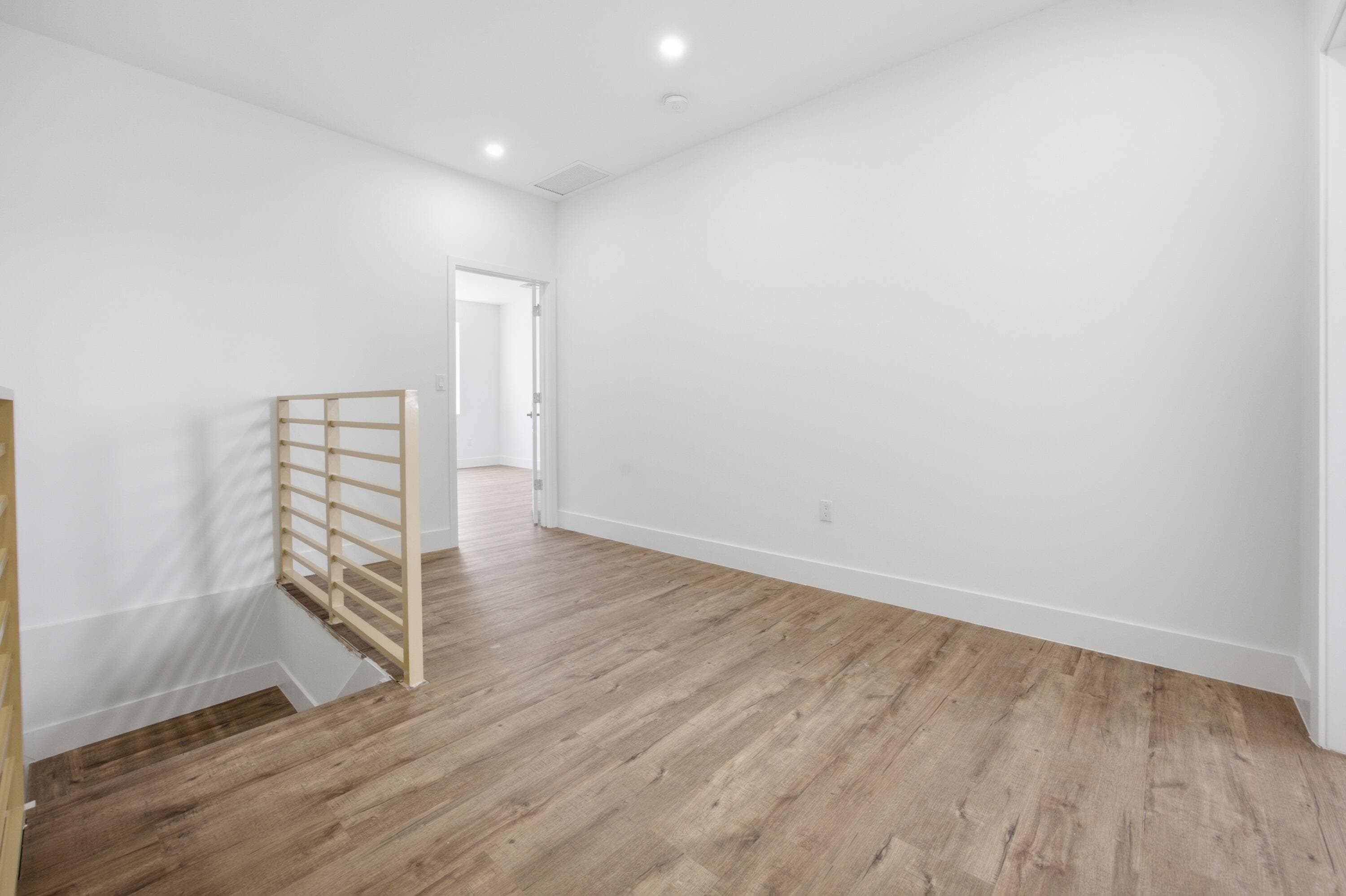 1546 1st Pompano Beach FL 33060 — thumbnail 13 of 28