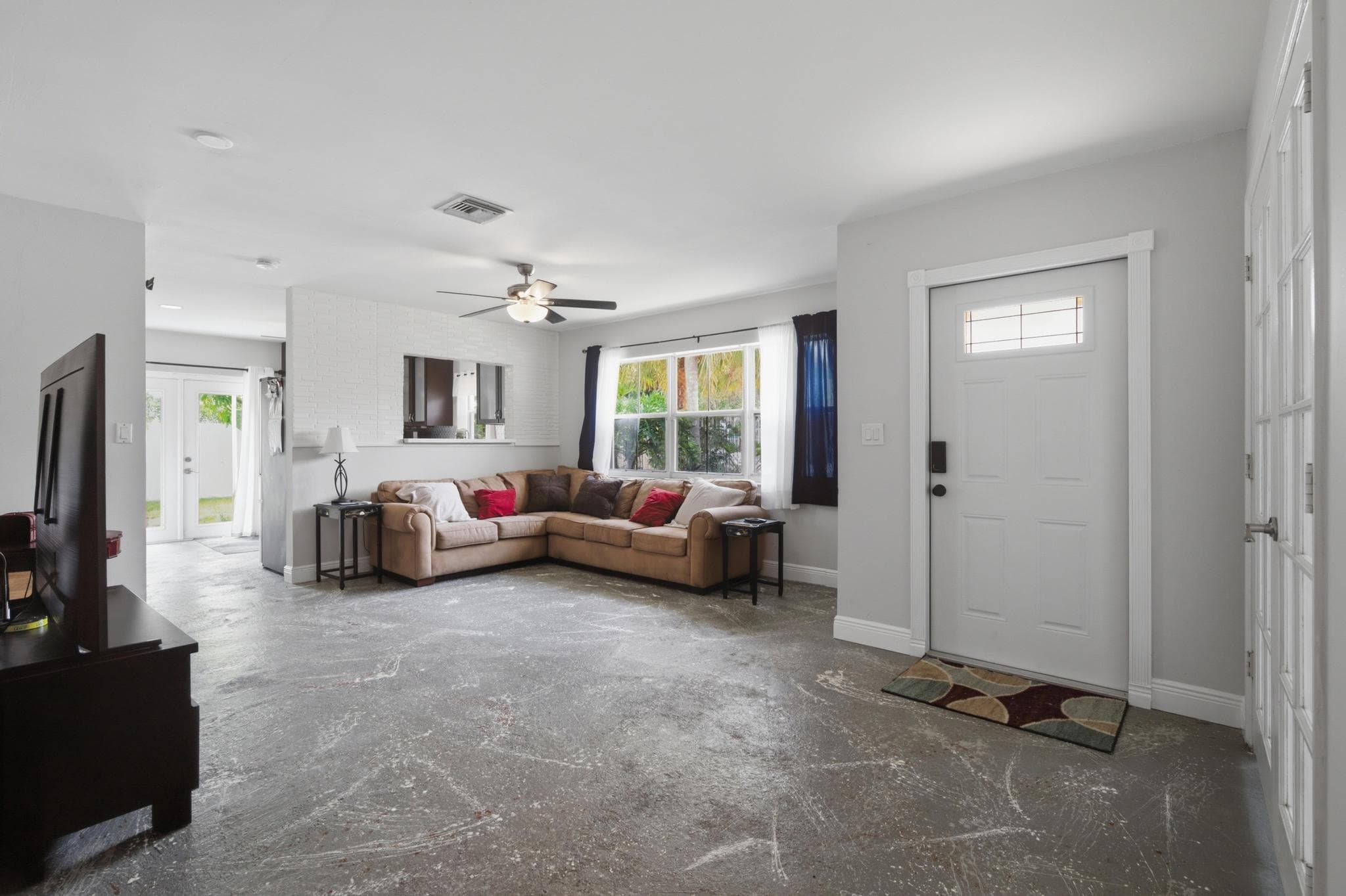 8417 40th Sunrise FL 33351 — thumbnail 10 of 27