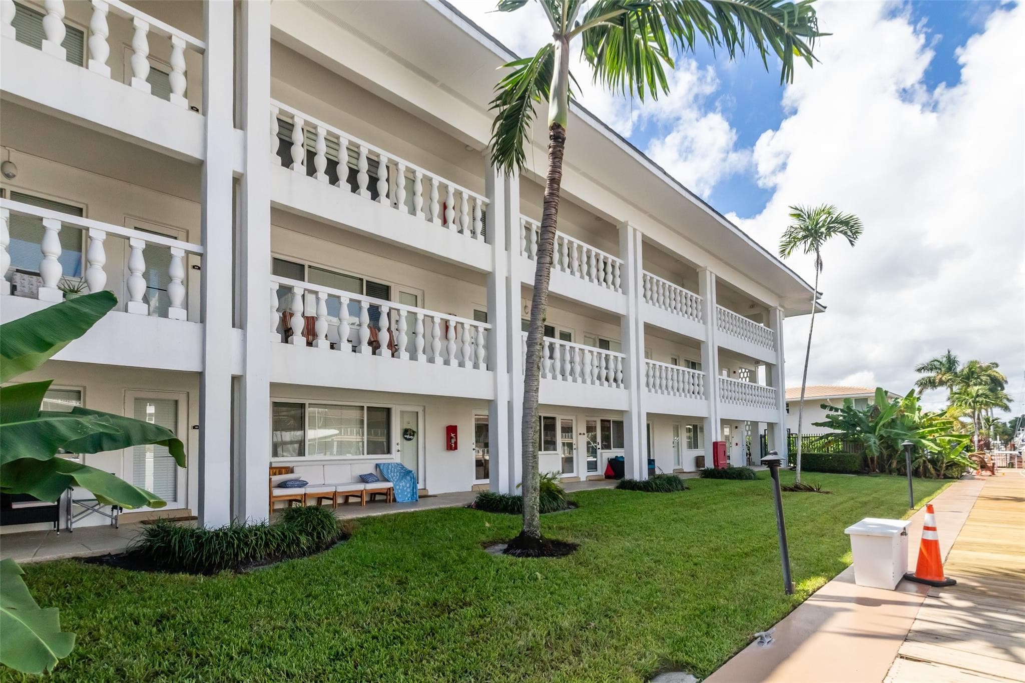 2881 32nd #119 Fort Lauderdale FL 33306 — thumbnail 8 of 44