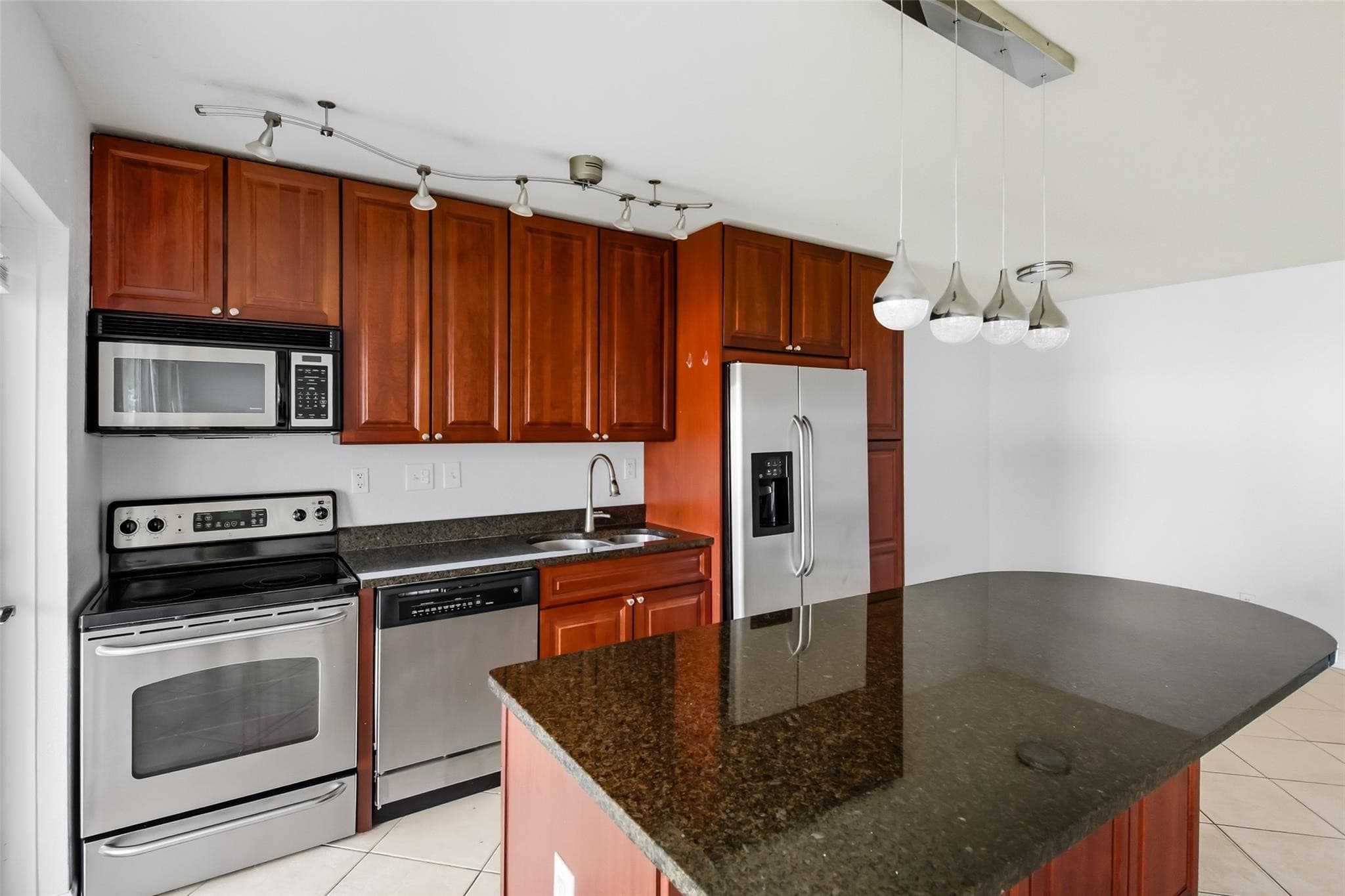 2881 32nd #119 Fort Lauderdale FL 33306 — thumbnail 18 of 44