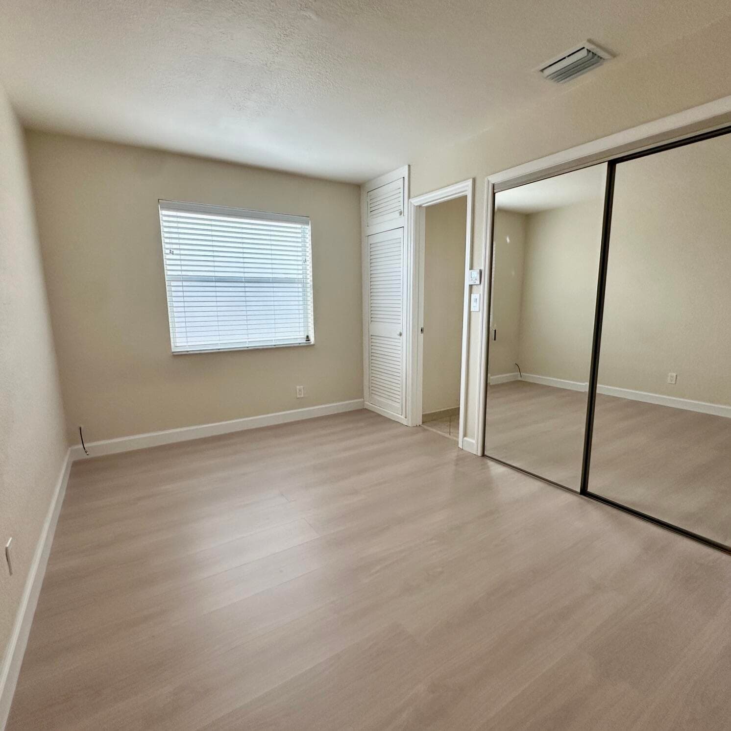 815 Middle River #110 Fort Lauderdale FL 33304 — thumbnail 11 of 22