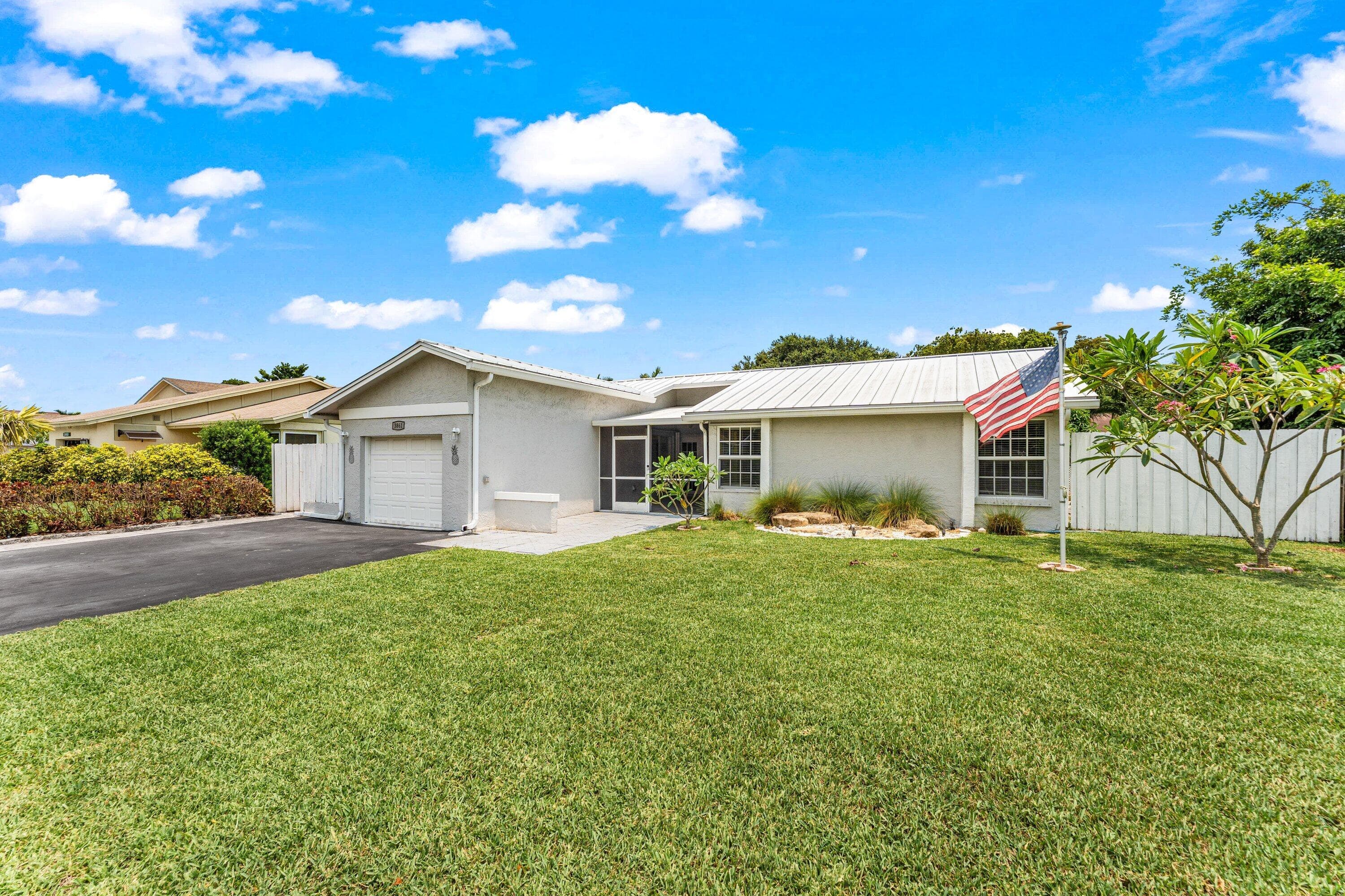 3861 1st Deerfield Beach FL 33442 — thumbnail 4 of 34