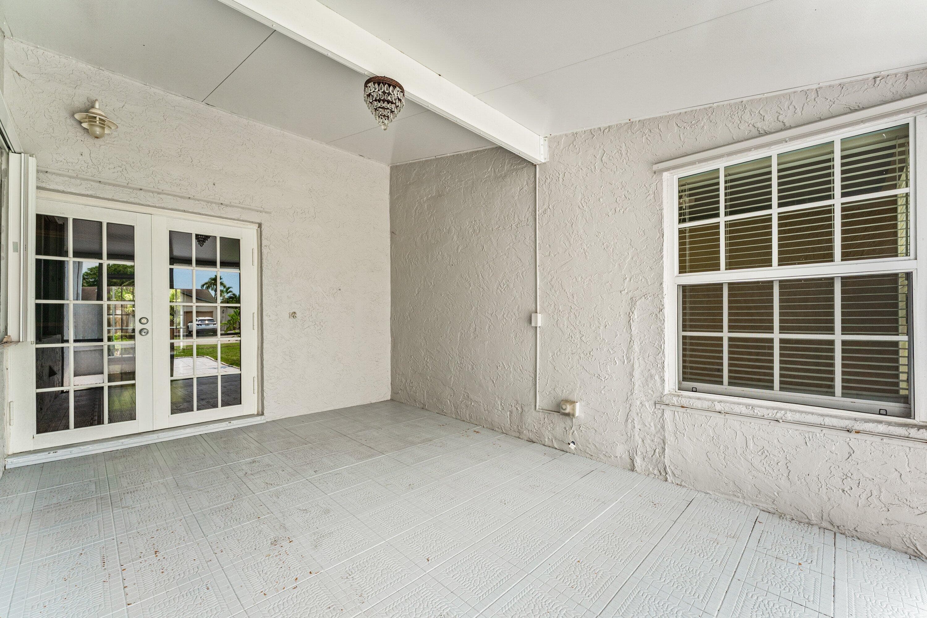 3861 1st Deerfield Beach FL 33442 — thumbnail 6 of 34